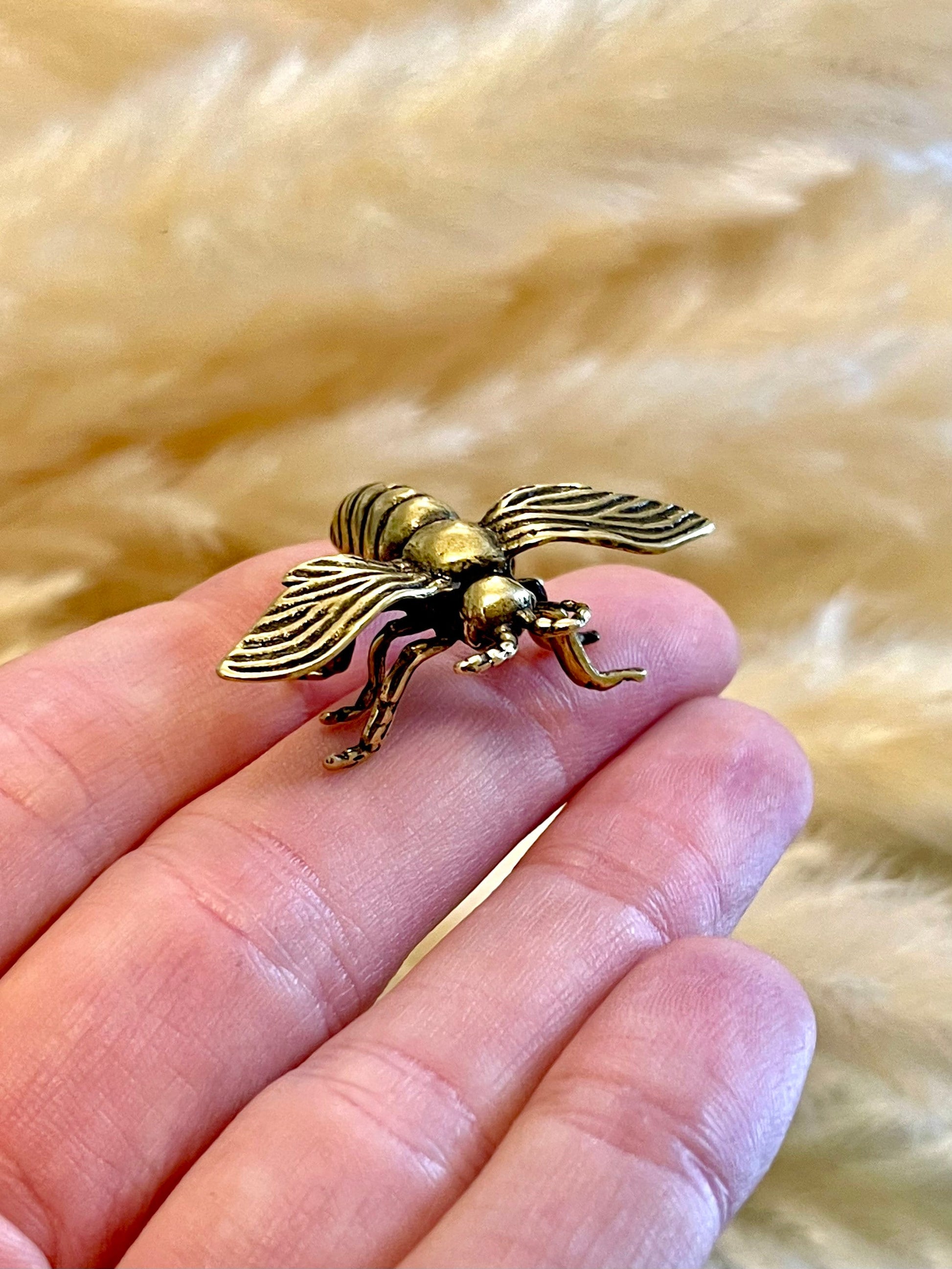 Tell the bees, Hard-working honey bee, Fine Lifelike solid brass figurine, desktop ornament, fine gift for loved ones, Metal bee decor