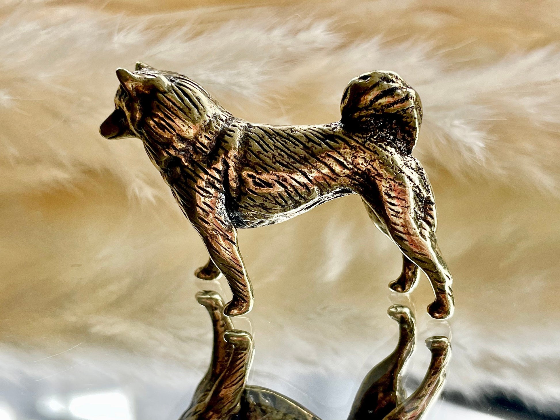 Akita figurine, Fine Solid brass dog figurine, Husky statuette, great gift for dog lovers, Desktop decoration