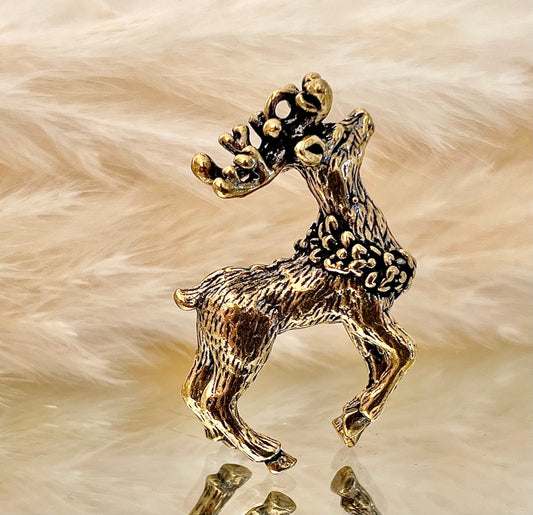Reindeer statue, Metal deer ornament, Fine lifelike solid brass keychain, Festival reindeer, reindeer statue, pretty Christmas gift