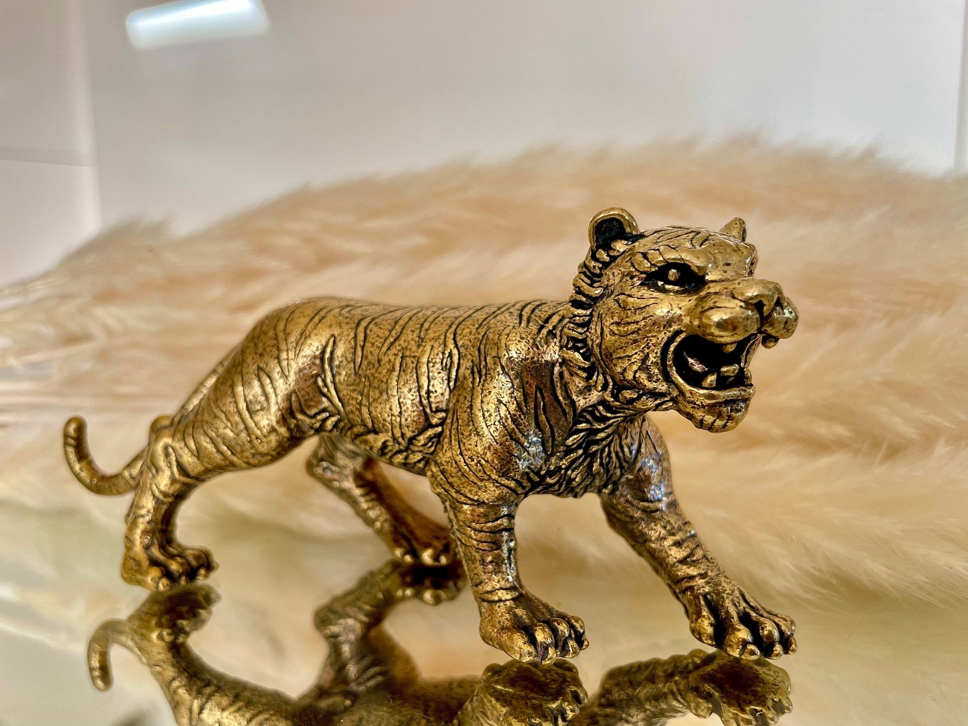 Traditional tiger figurine, Fine craftsmanship, Solid brass figurine, White tiger, Incredible desktop decoration, heavy paperweight