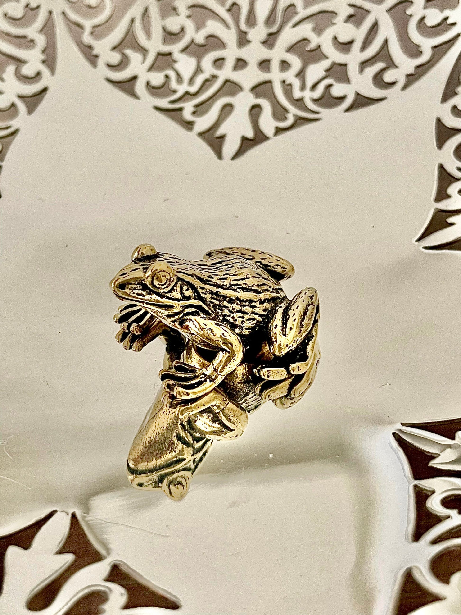 Fine Lifelike Solid Brass Frog figurine, Big Frog Statue, Small Paperweight, Cute collectible figurine, Desk Accessory