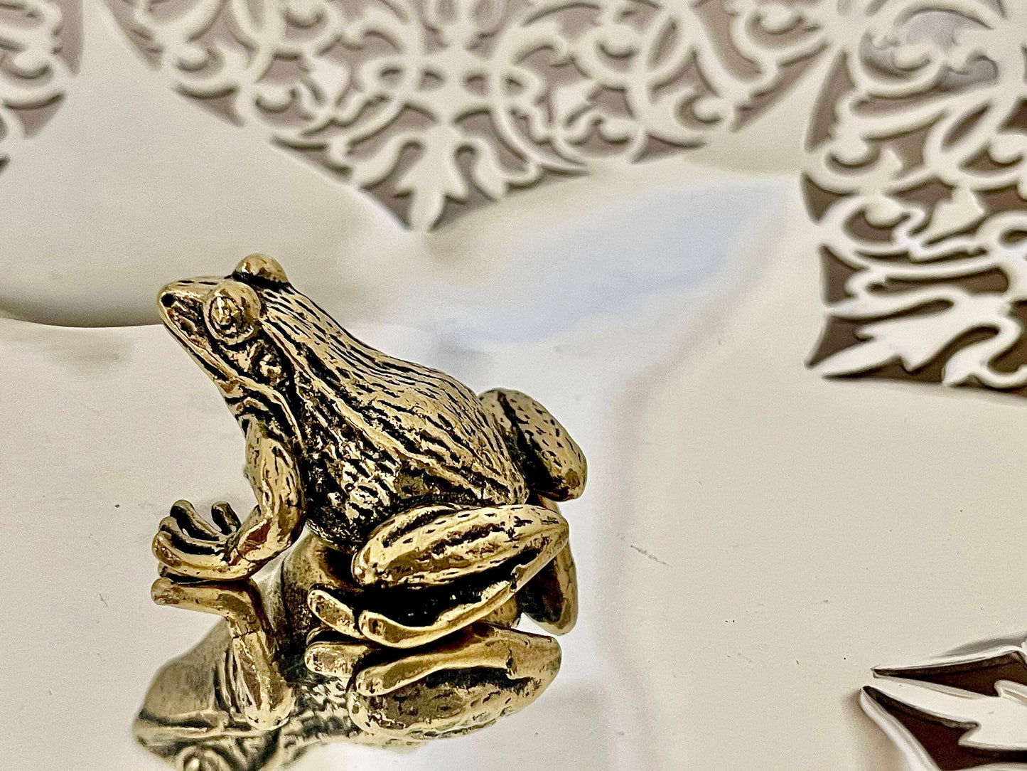 Fine Lifelike Solid Brass Frog figurine, Big Frog Statue, Small Paperweight, Cute collectible figurine, Desk Accessory