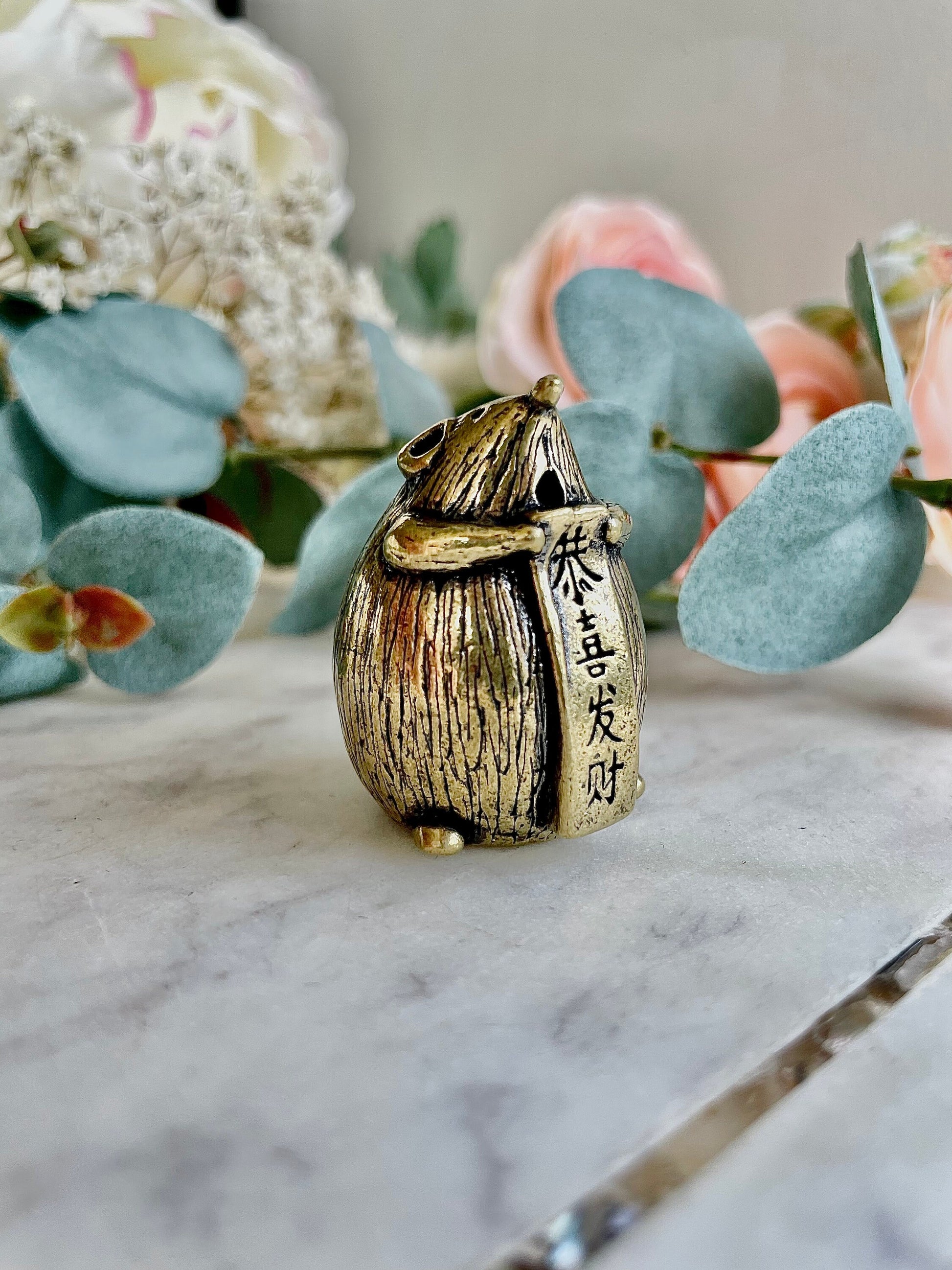 Japanese brass mouse sinning pray incense burner, indoor incense holder, cool mouse figurine, tea happy fortune