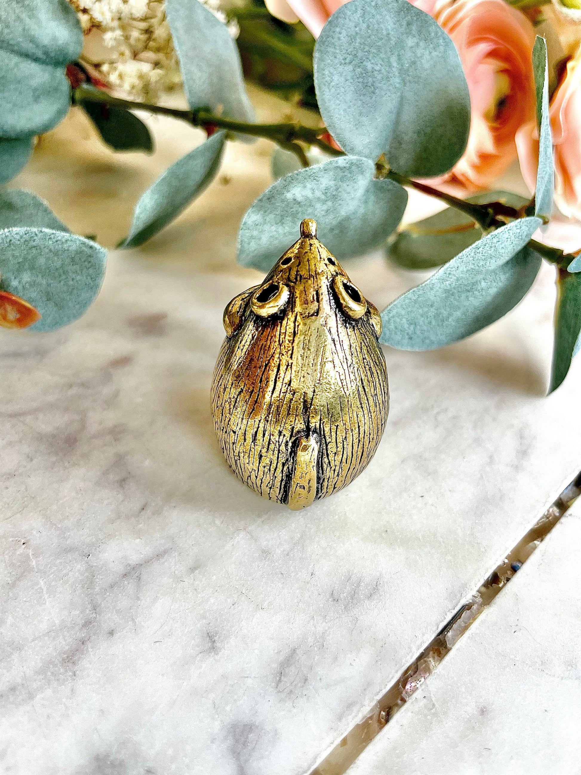 Japanese brass mouse sinning pray incense burner, indoor incense holder, cool mouse figurine, tea happy fortune