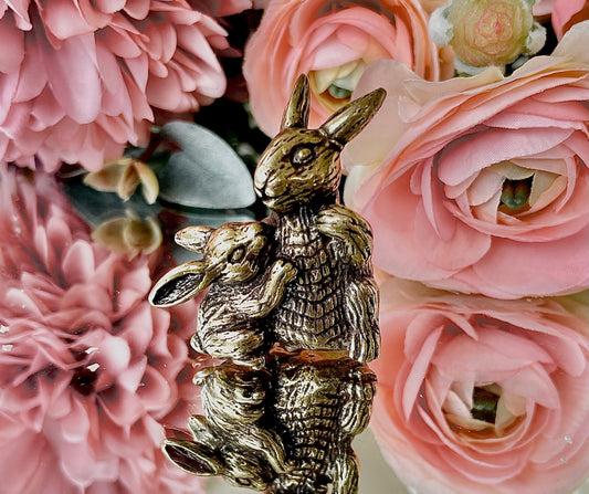 Tender rabbits, mum and baby bunny solid brass figurine, collectible rabbit figurine, special gift for Mother’s Day, creative Easter gift