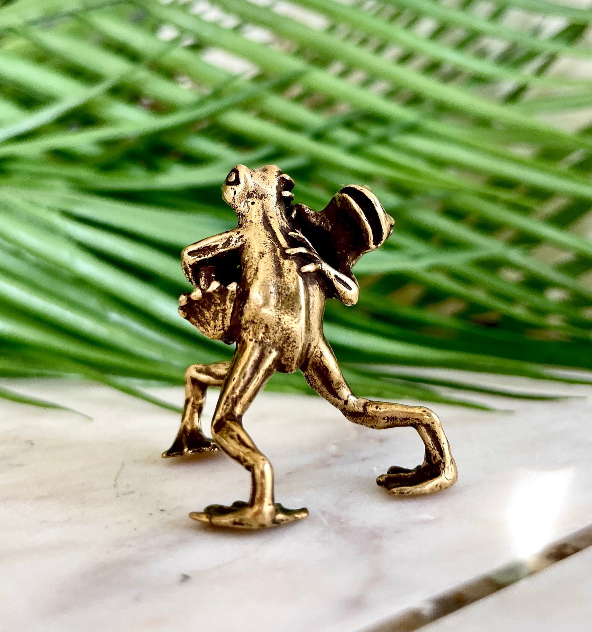 Solid Brass Wrestling frogs Statue, Small Paperweight, Cute collectible figurine, Desk Accessory