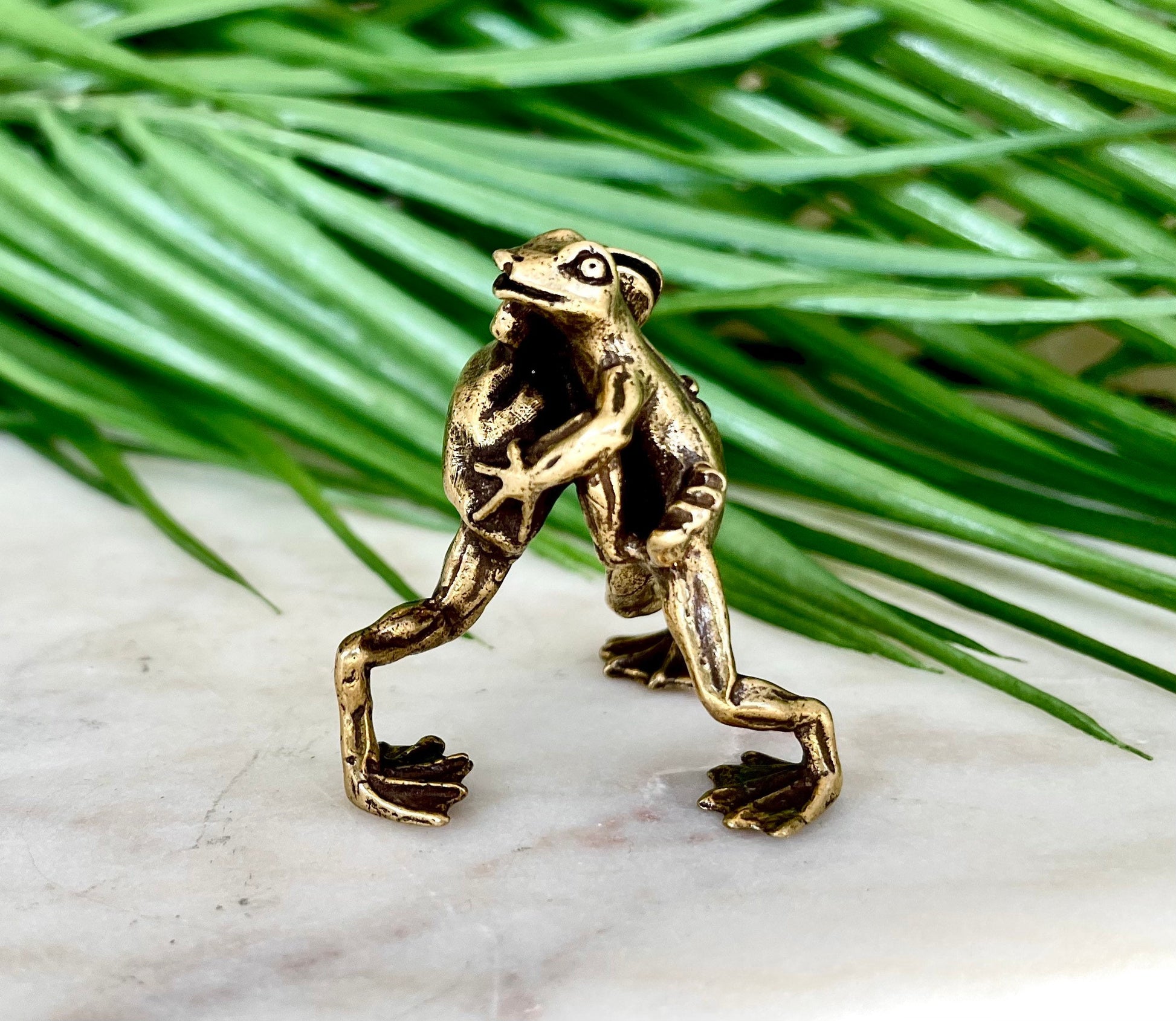 Solid Brass Wrestling frogs Statue, Small Paperweight, Cute collectible figurine, Desk Accessory