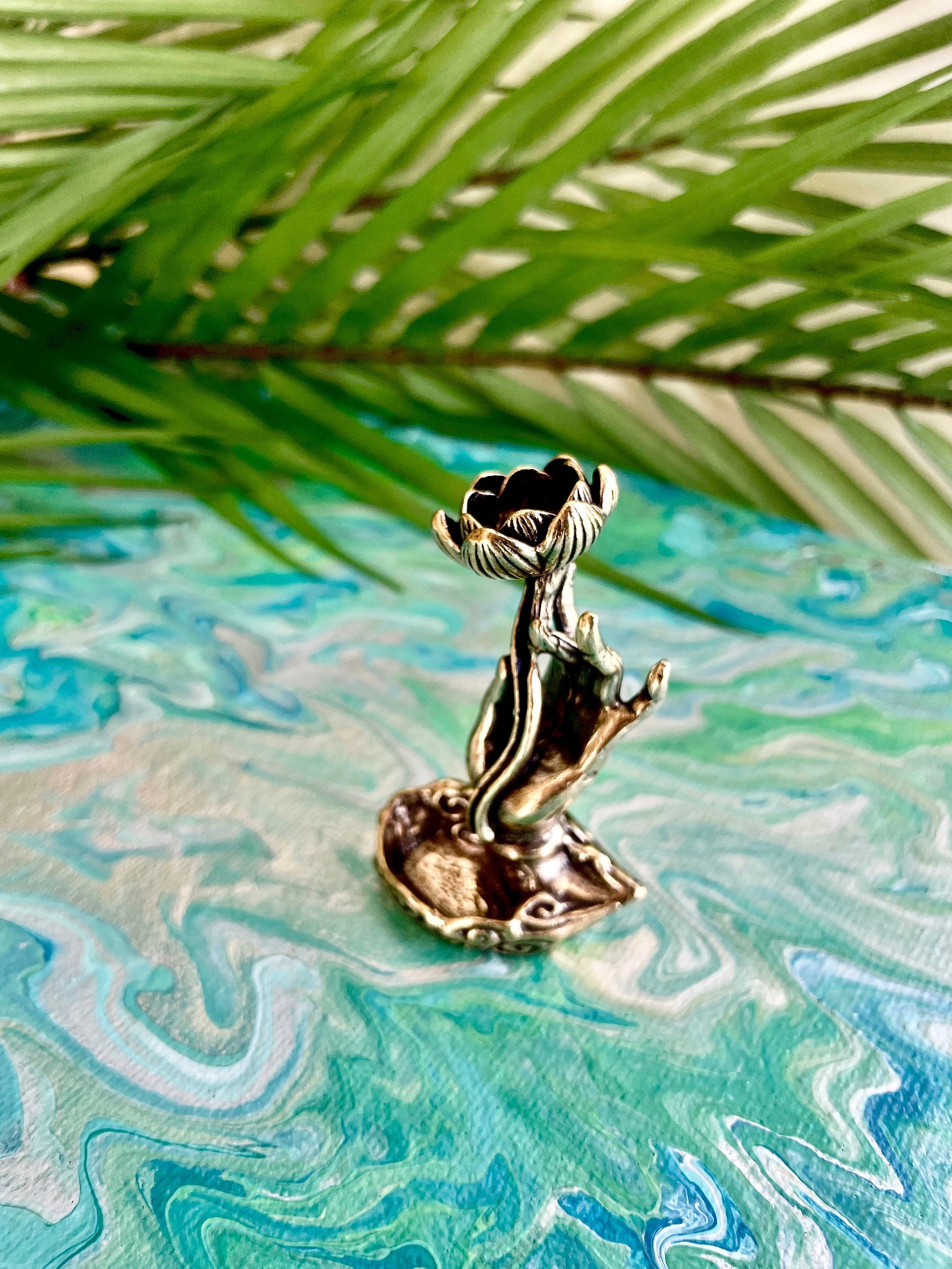 Yoga brass lotus figurine, leaf lotus backflow incense decoration desktop bergamot, hand holding lotus miniature, creative incense holder