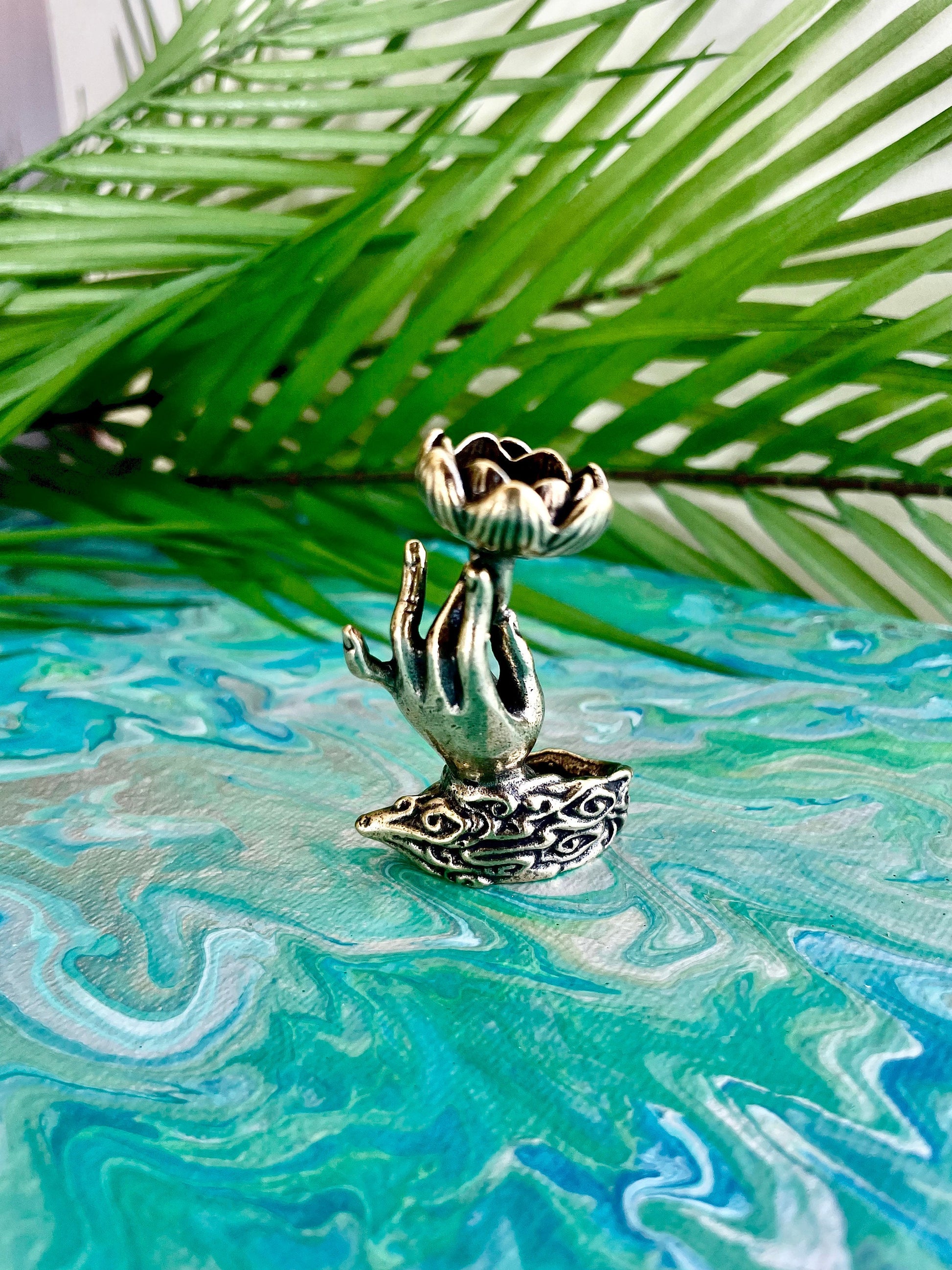 Yoga brass lotus figurine, leaf lotus backflow incense decoration desktop bergamot, hand holding lotus miniature, creative incense holder