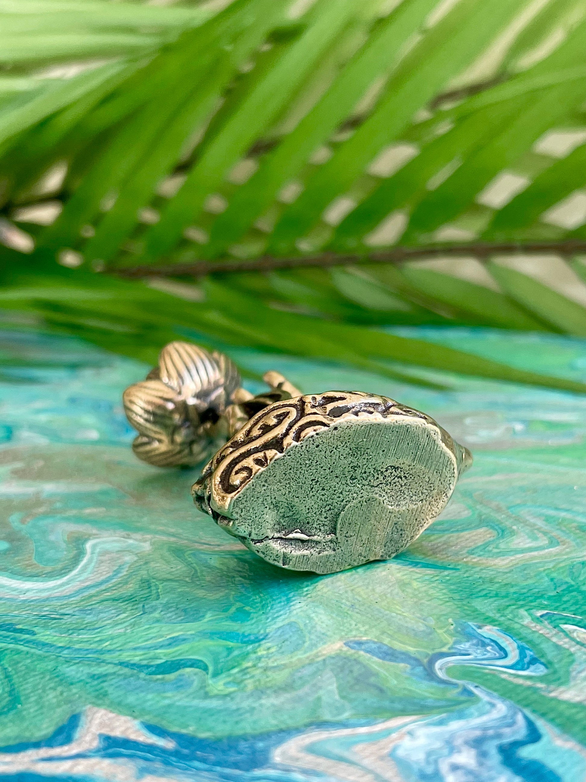 Yoga brass lotus figurine, leaf lotus backflow incense decoration desktop bergamot, hand holding lotus miniature, creative incense holder