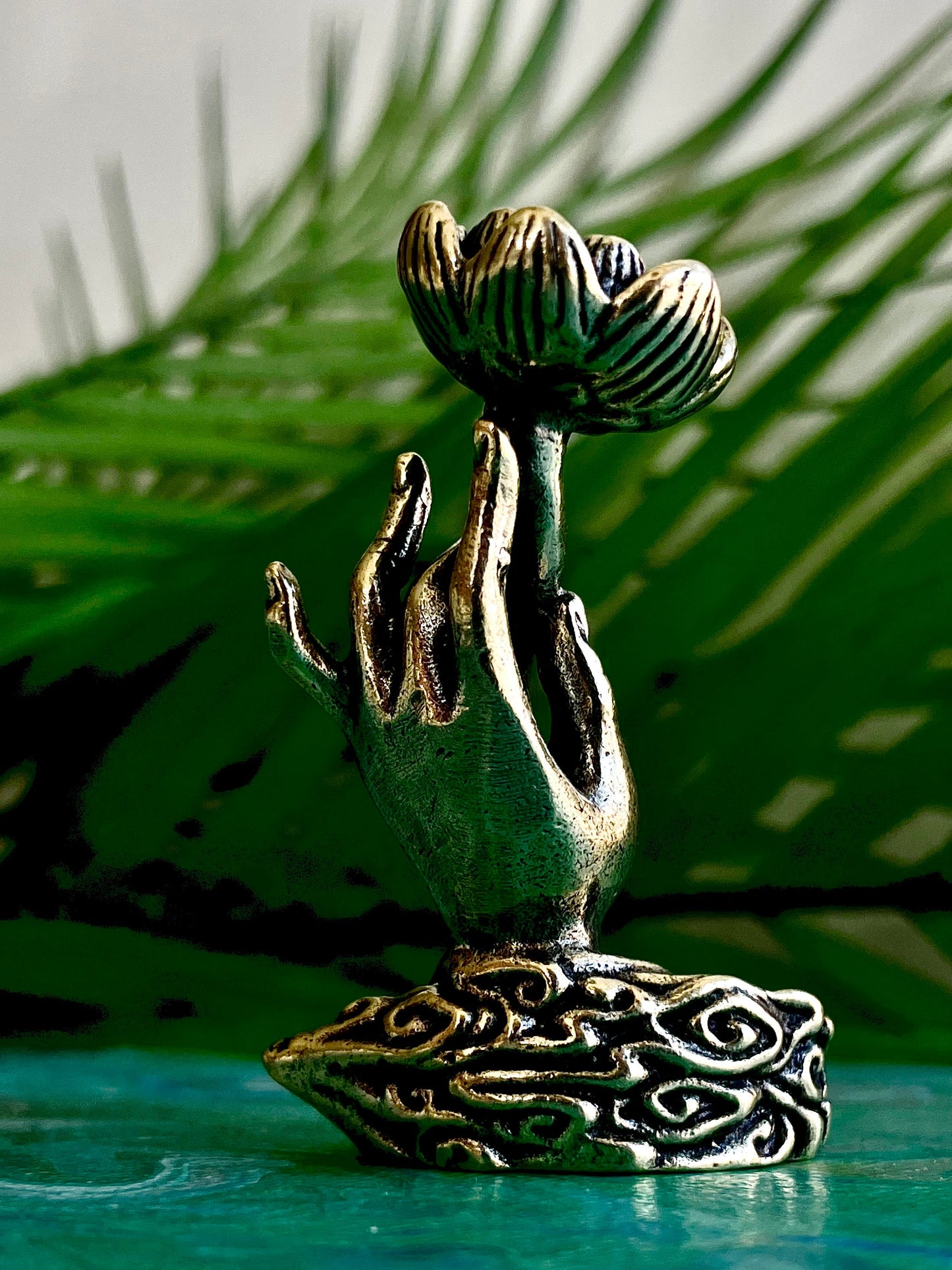 Yoga brass lotus figurine, leaf lotus backflow incense decoration desktop bergamot, hand holding lotus miniature, creative incense holder