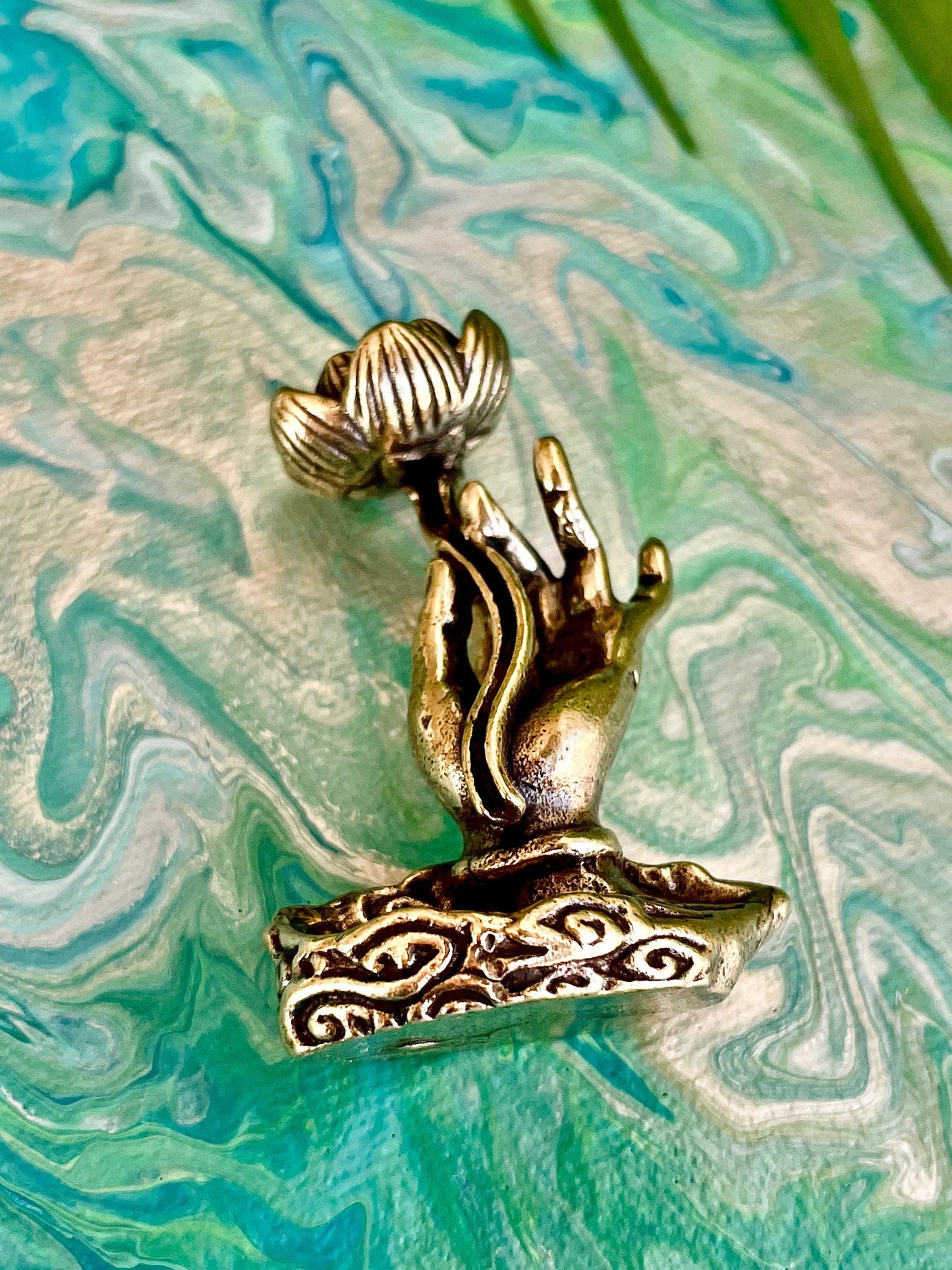 Yoga brass lotus figurine, leaf lotus backflow incense decoration desktop bergamot, hand holding lotus miniature, creative incense holder