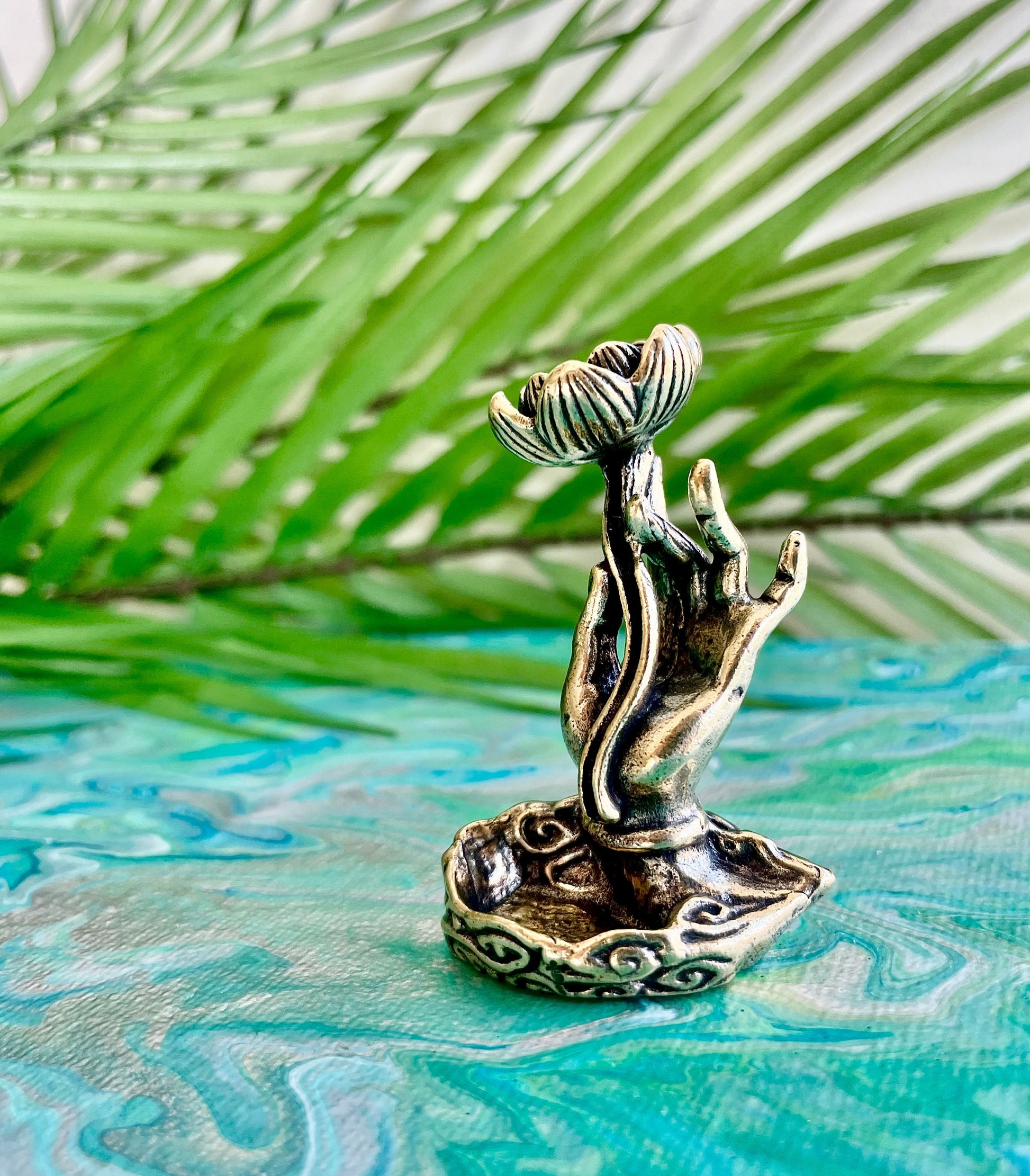 Yoga brass lotus figurine, leaf lotus backflow incense decoration desktop bergamot, hand holding lotus miniature, creative incense holder