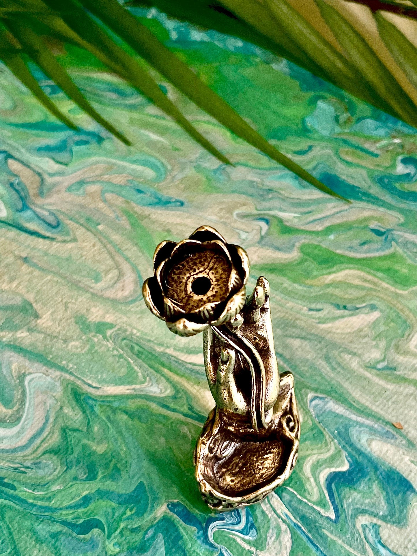 Yoga brass lotus figurine, leaf lotus backflow incense decoration desktop bergamot, hand holding lotus miniature, creative incense holder