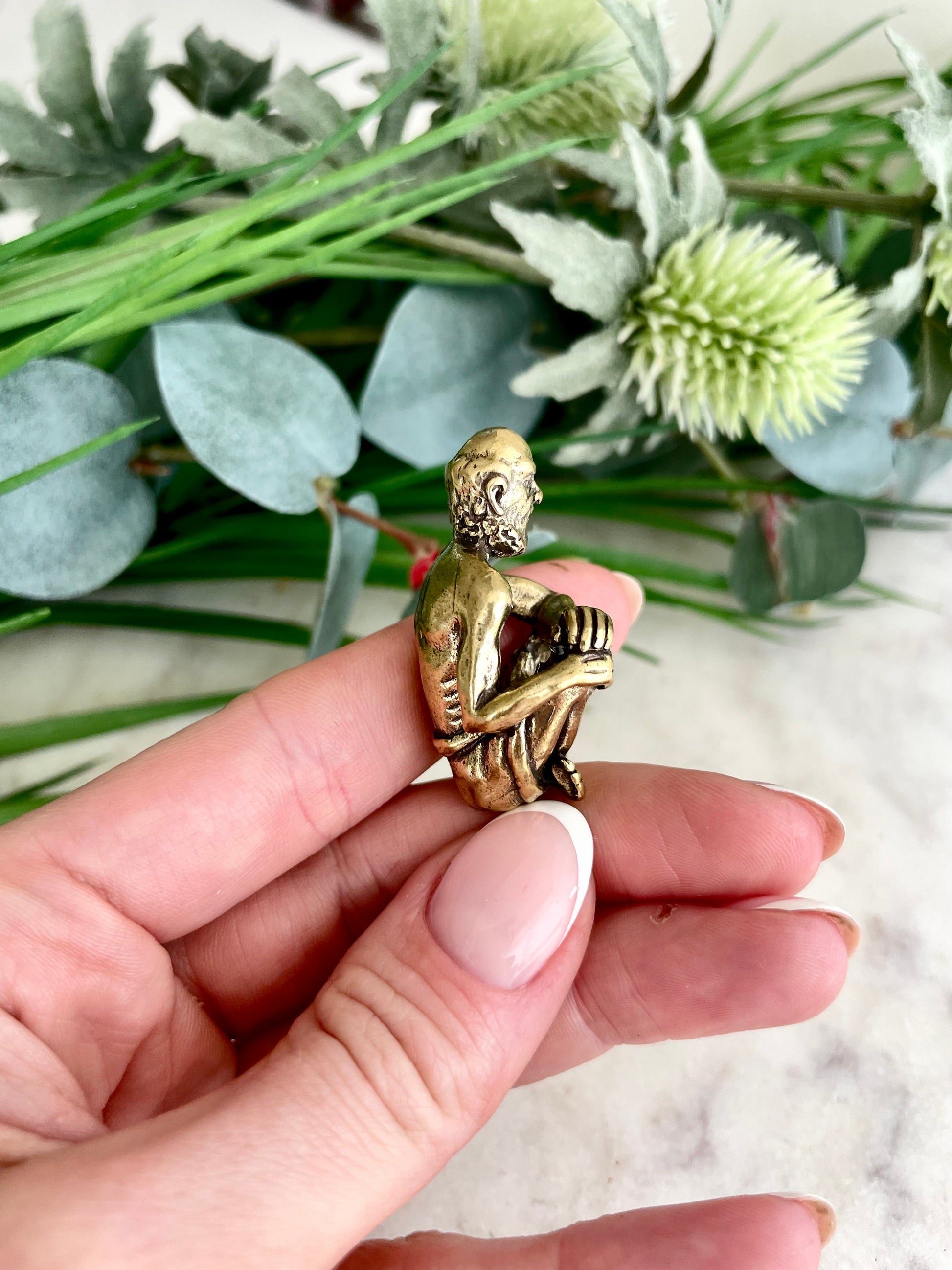 Solid brass Wise man ornament, Creative little metal figurine, Sitting old man ornament, Monk bodhidharma statue, Buddha miniature
