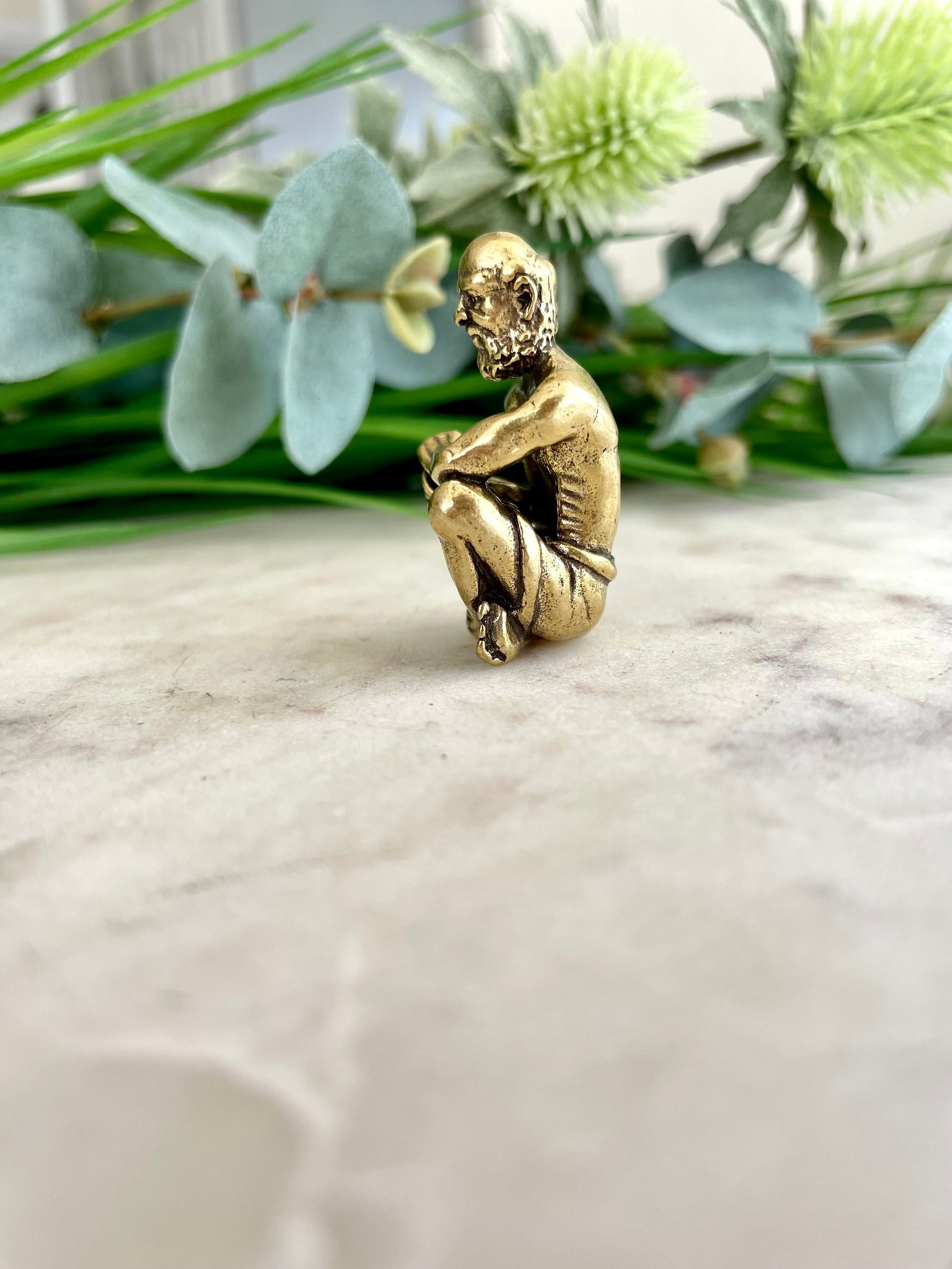 Solid brass Wise man ornament, Creative little metal figurine, Sitting old man ornament, Monk bodhidharma statue, Buddha miniature