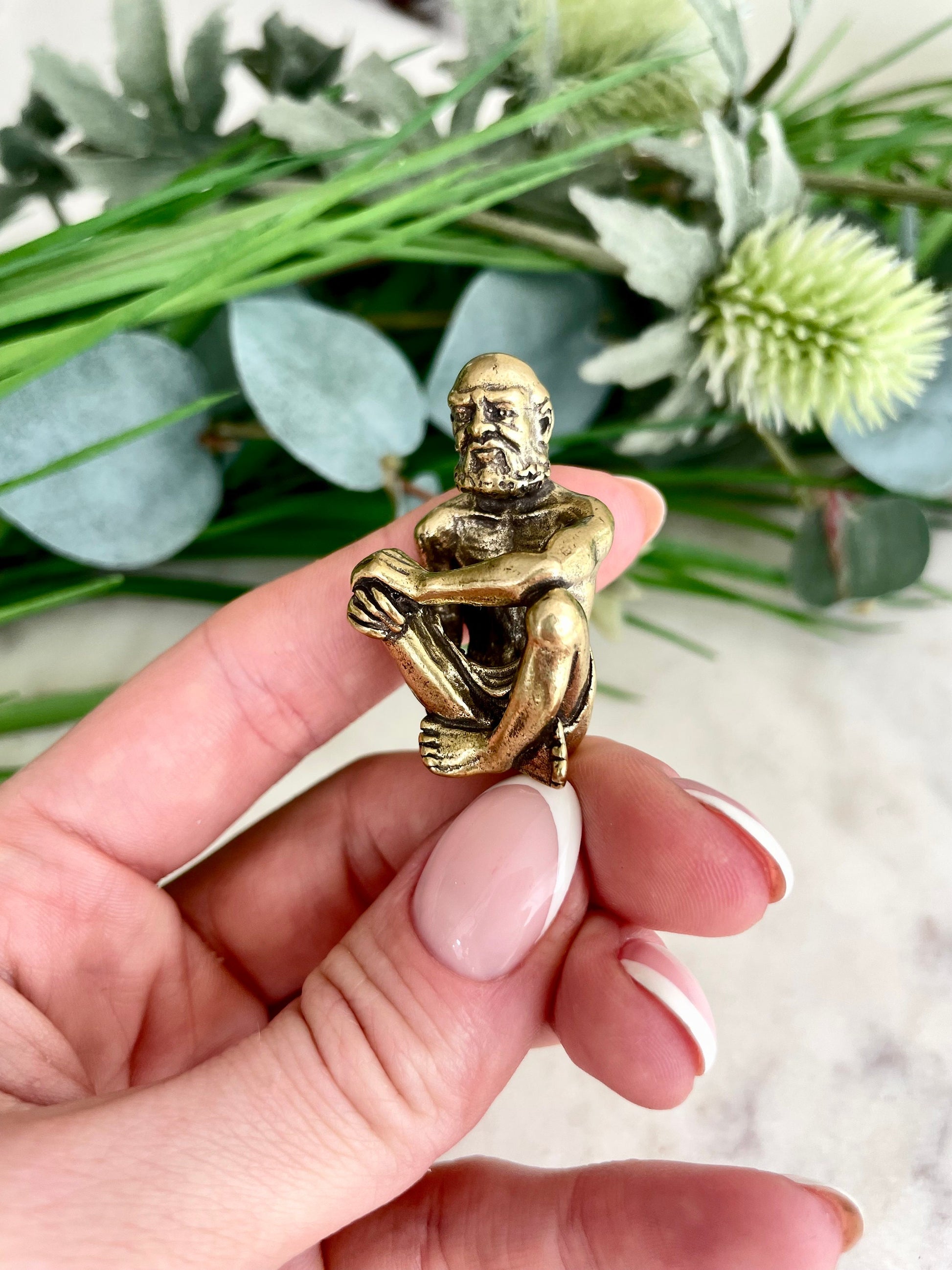Solid brass Wise man ornament, Creative little metal figurine, Sitting old man ornament, Monk bodhidharma statue, Buddha miniature