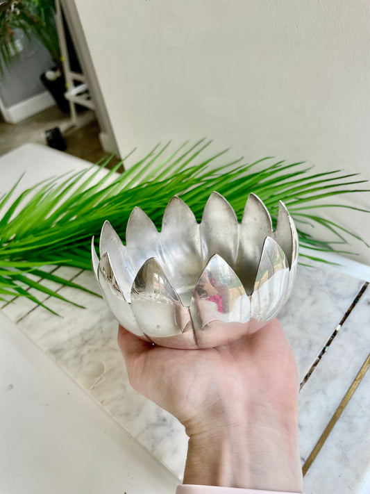 Reed & Bartons Silver Plated Water Lily Centerpiece Flower Candy Dish Home Decor