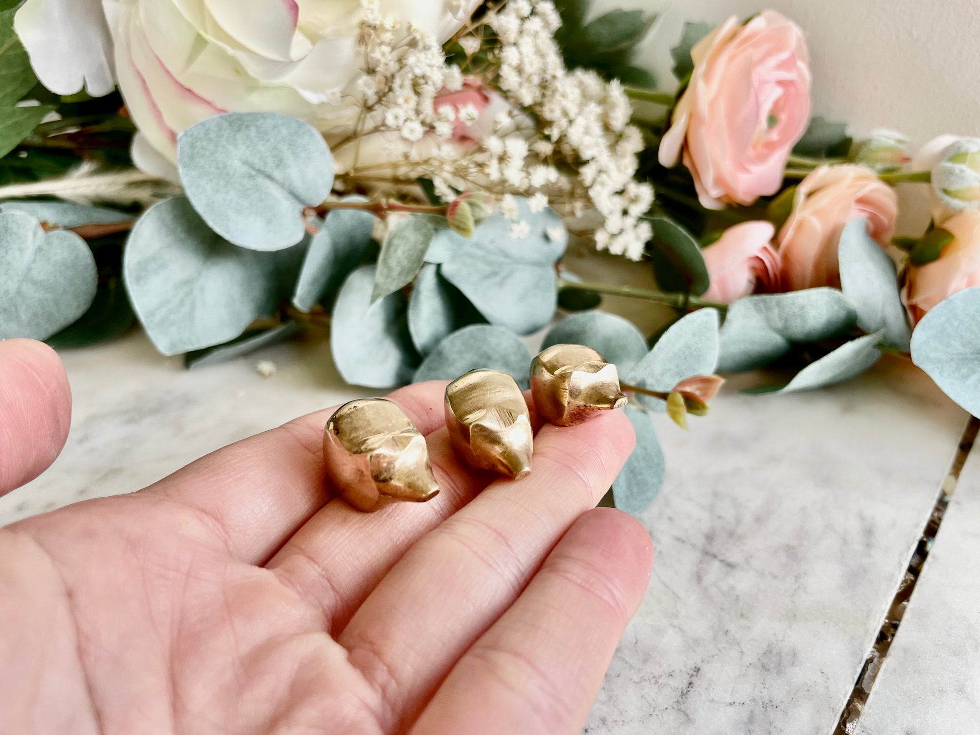 Vintage Solid Brass Mice Family Figurine, Three little pigs Sculpture, Antique Mouse Decoration, antique hedgehogs figurines