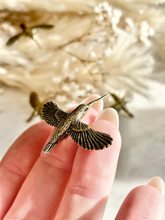 Little Hummingbird miniature, solid brass flying bird figurine, Curious hummingbird figure, Pretty gift, Nice gift for nature lovers