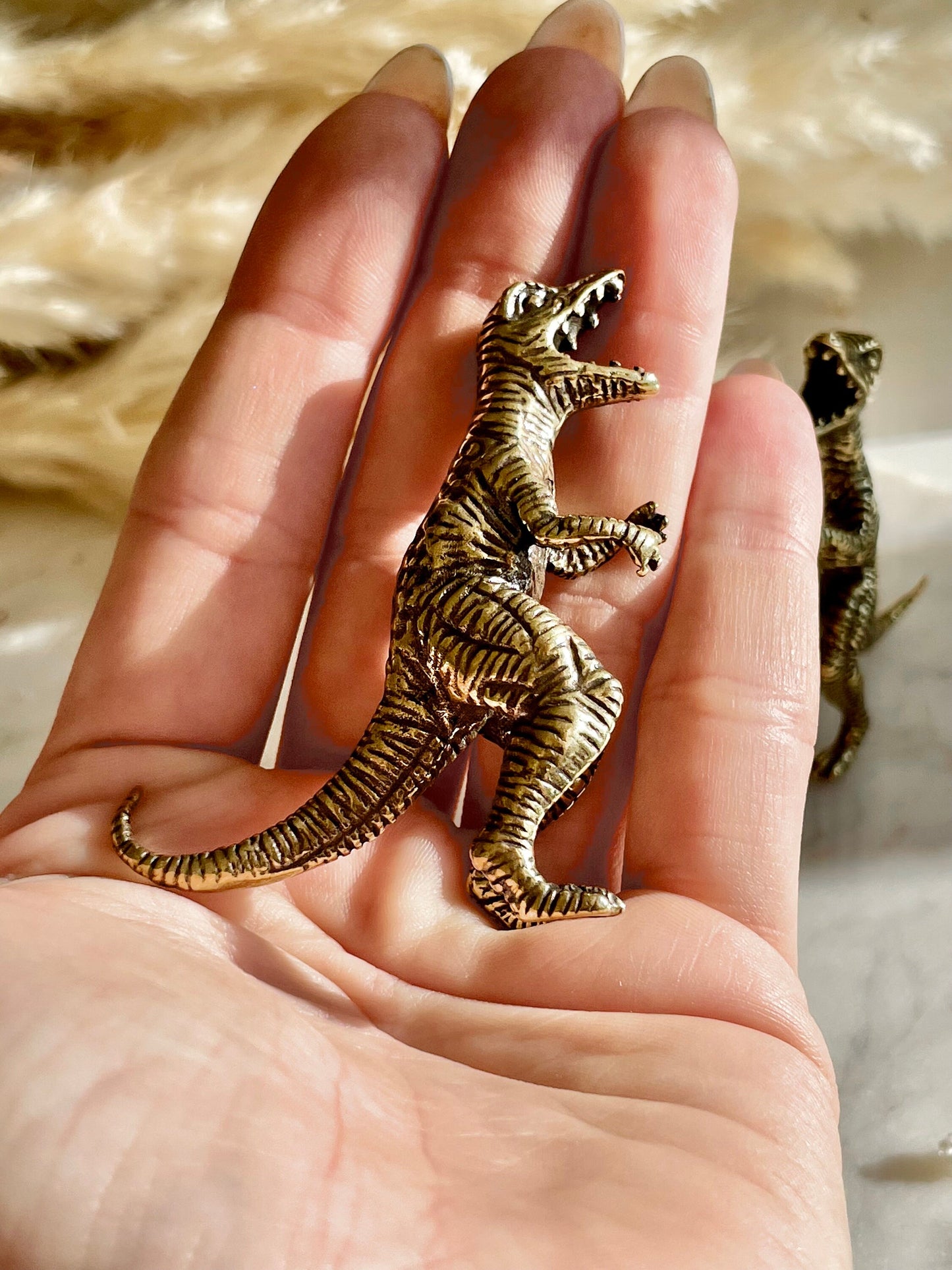 Solid brass Tyrannosaurus rex Miniature, brass Godzilla, solid Tabletop decor dinosaur Figurine, Creative desktop ornament