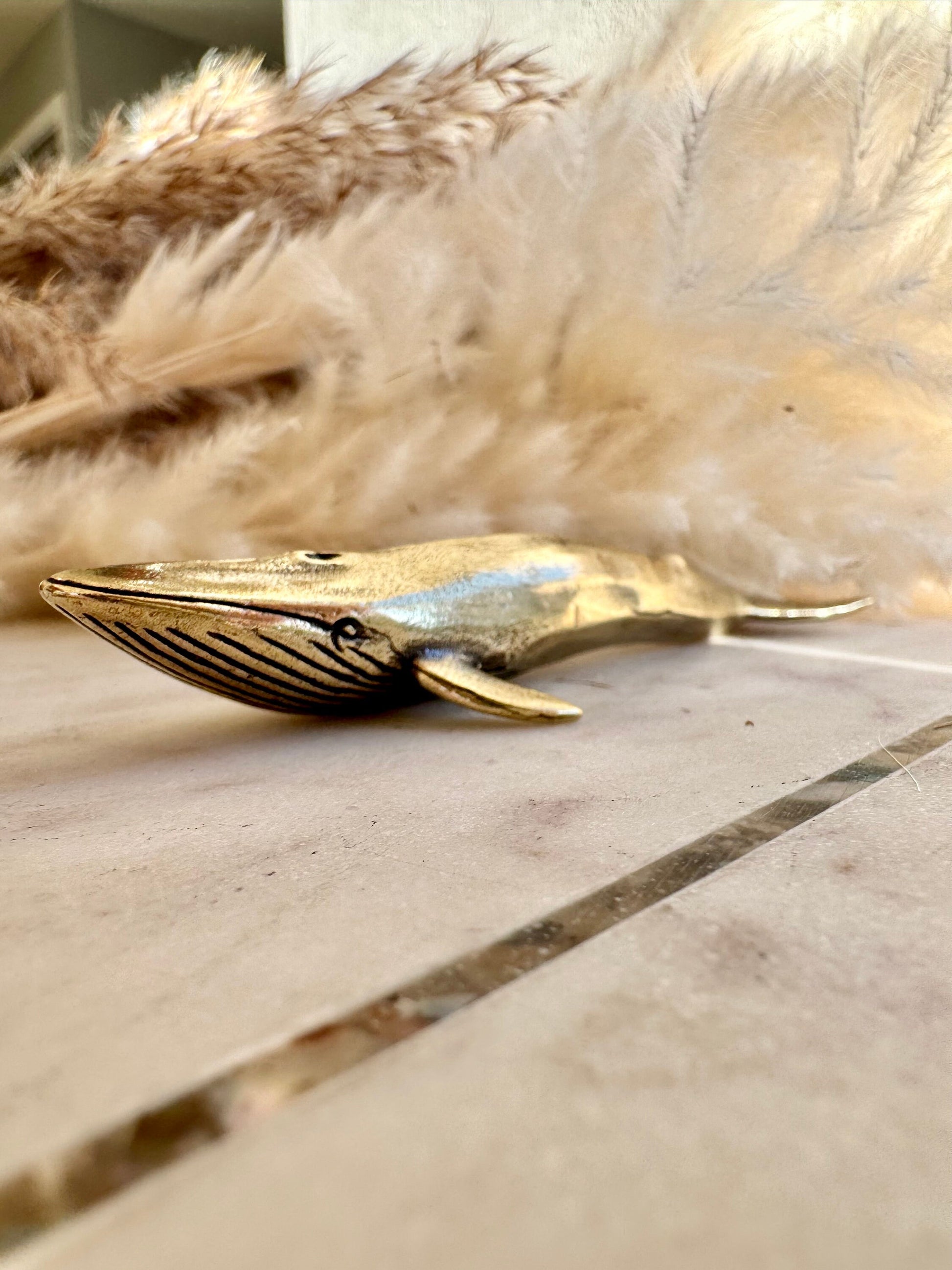 Lifelike solid brass sculptures Blue whale figurine, metal sea creatures, paperweight metal figurine