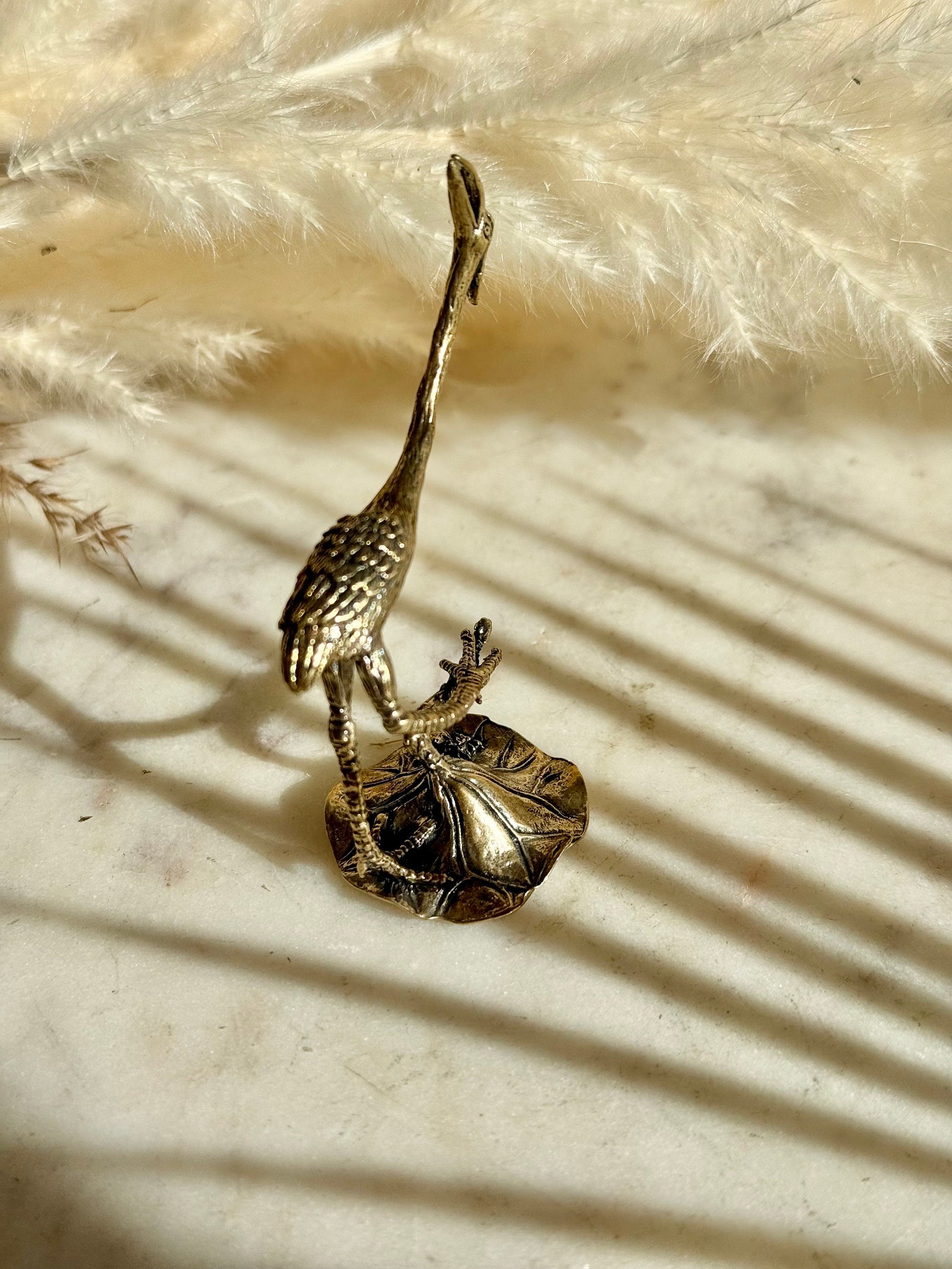 Stunning Solid brass Japanese style crane Statue, heron with a little frog figurine, Stork paperweight gifts, crane plant decoration