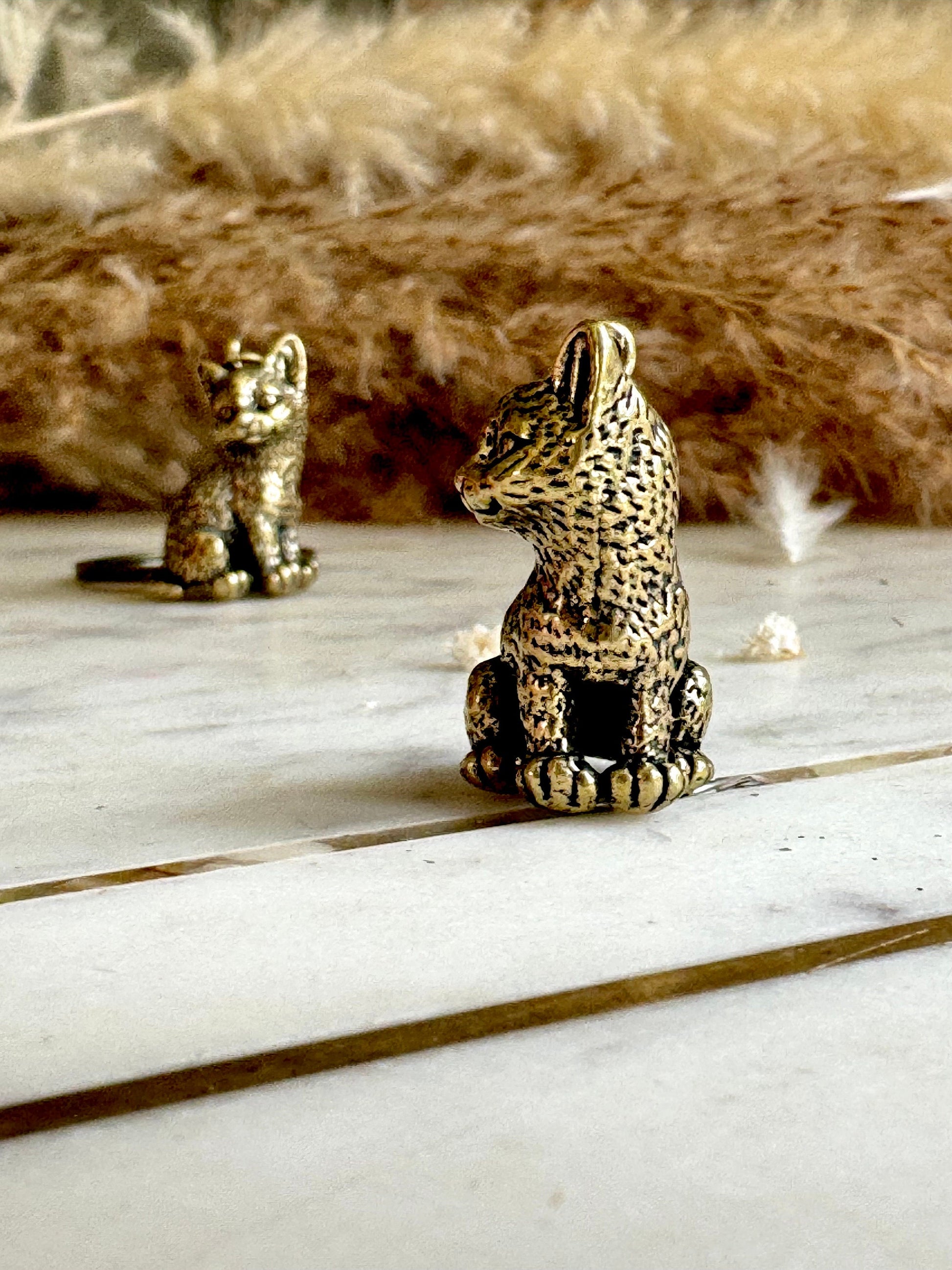 Adorable Solid brass cat pendant, cute kitten keychain pendant, brass Casting Cat Figurine, Metal cat jewellery, little kitten charm