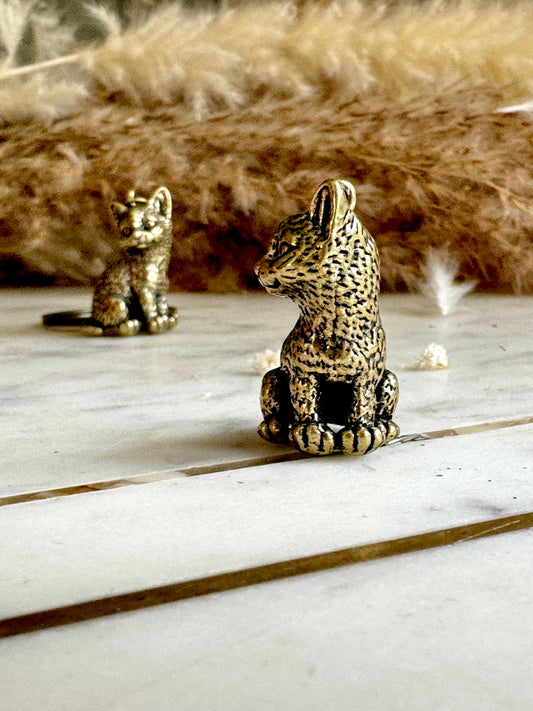 Adorable Solid brass cat pendant, cute kitten keychain pendant, brass Casting Cat Figurine, Metal cat jewellery, little kitten charm