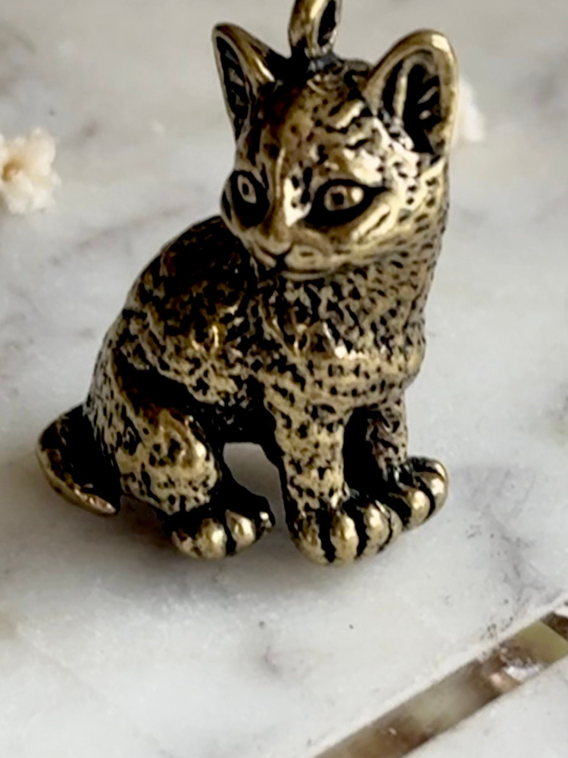 Adorable Solid brass cat pendant, cute kitten keychain pendant, brass Casting Cat Figurine, Metal cat jewellery, little kitten charm