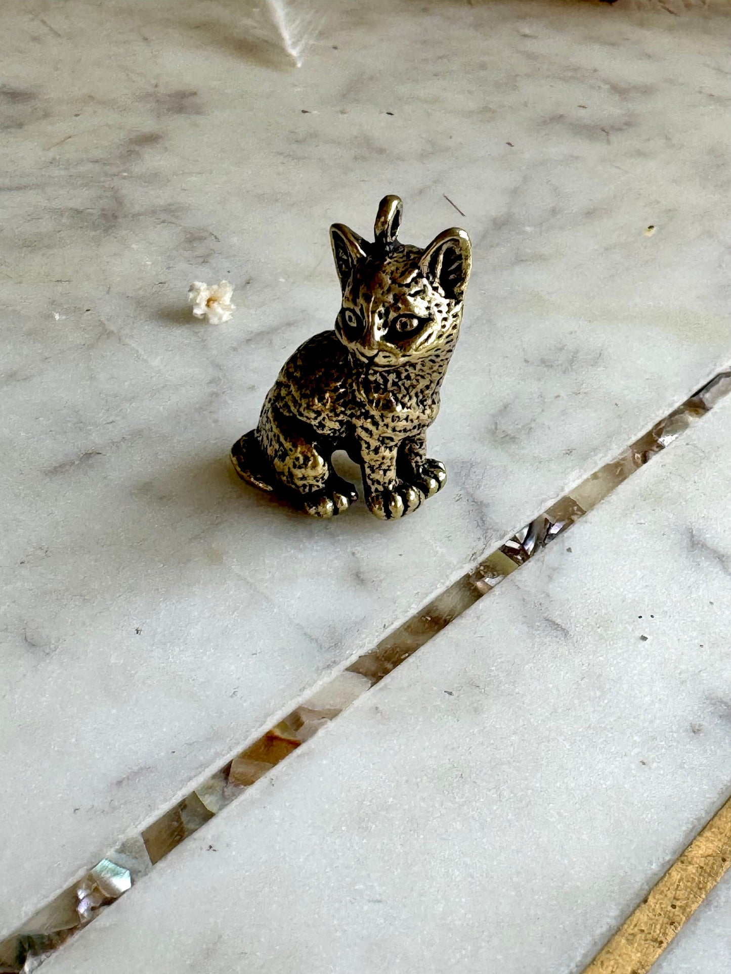 Adorable Solid brass cat pendant, cute kitten keychain pendant, brass Casting Cat Figurine, Metal cat jewellery, little kitten charm