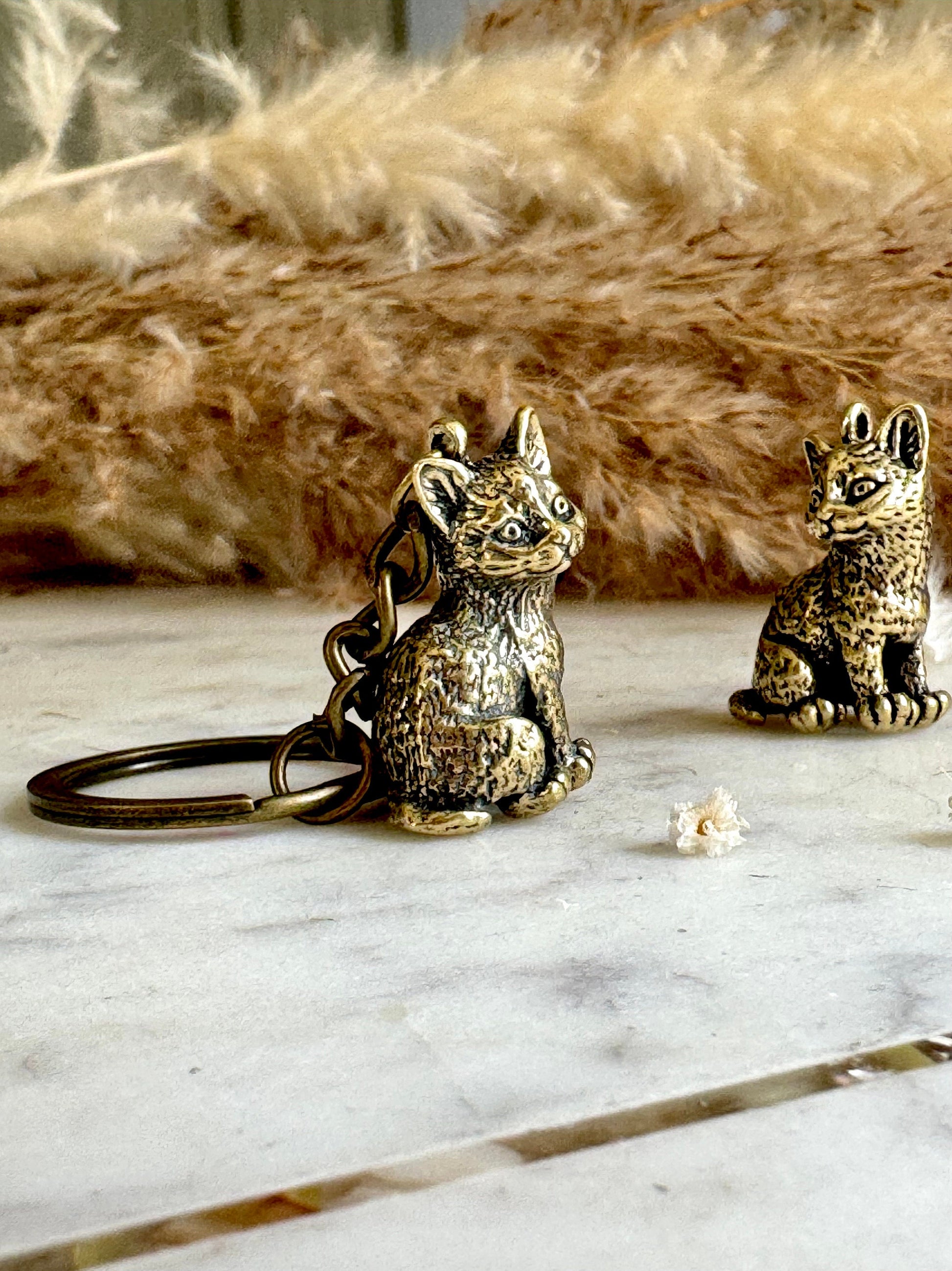 Adorable Solid brass cat pendant, cute kitten keychain pendant, brass Casting Cat Figurine, Metal cat jewellery, little kitten charm