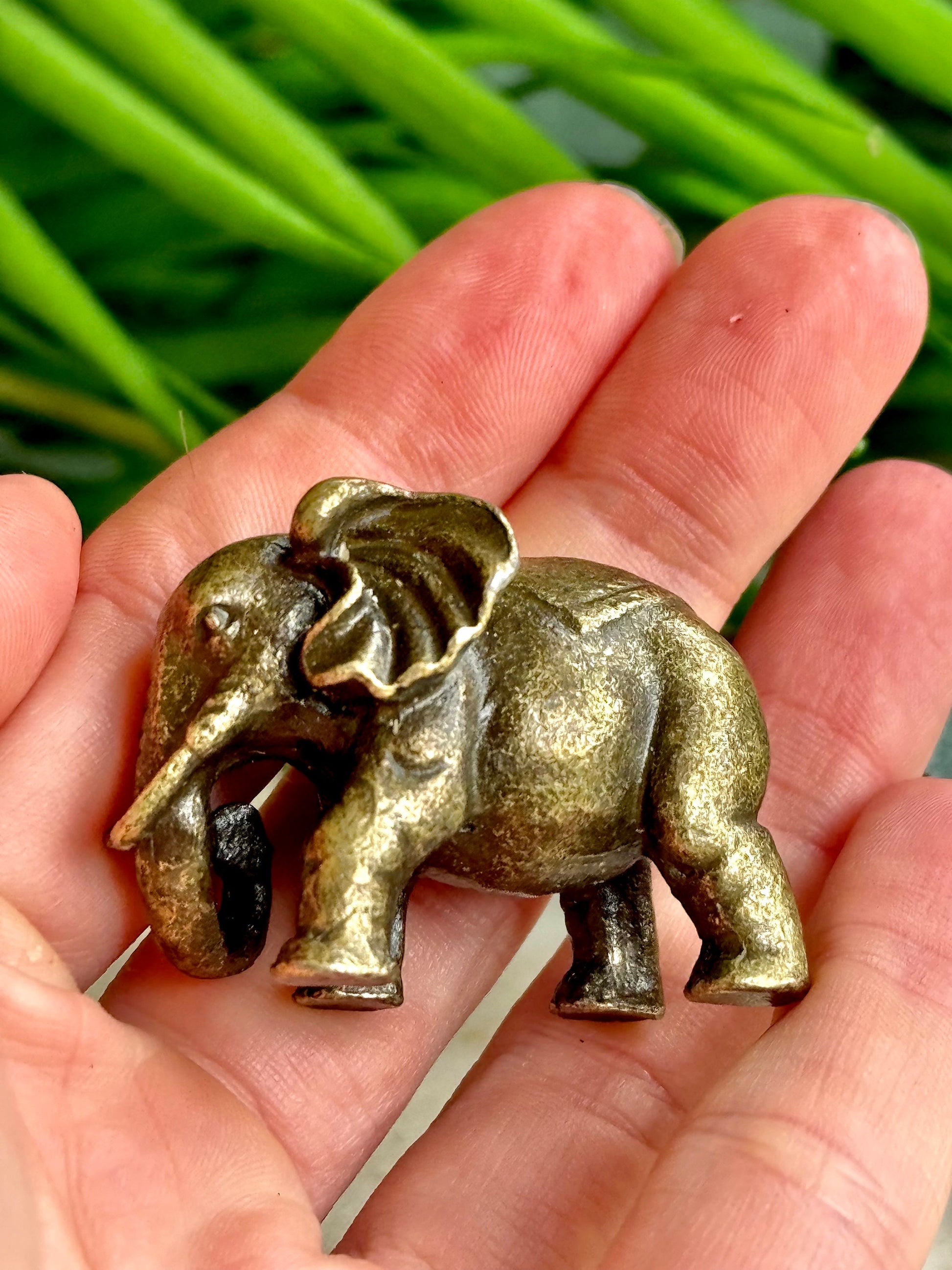 Solid brass Indian elephant figurine, beautiful boho decor, collectible elephant, Animal miniature