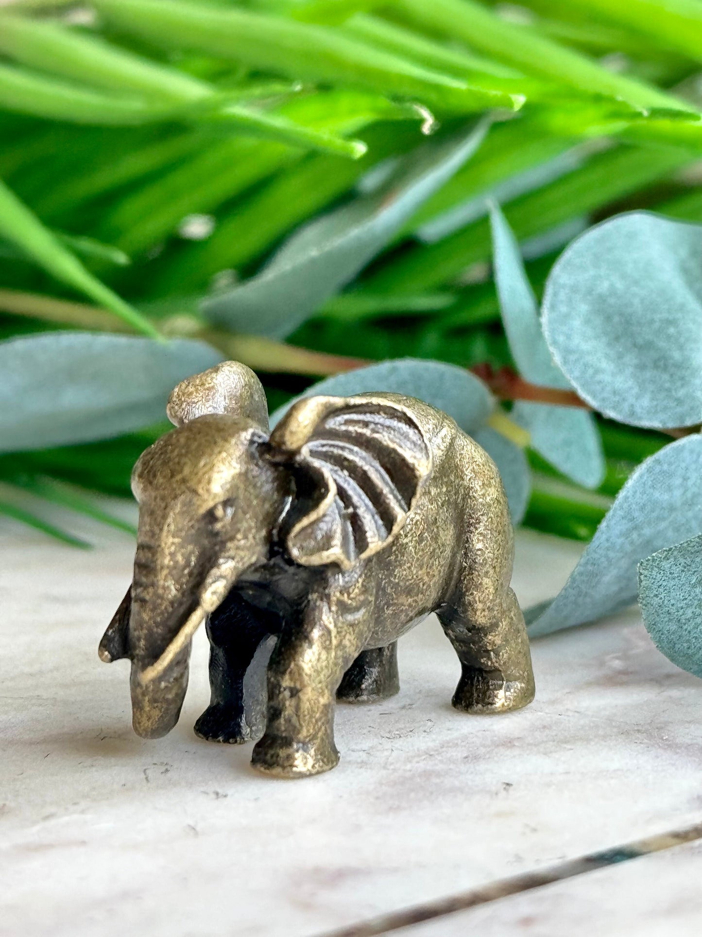 Solid brass Indian elephant figurine, beautiful boho decor, collectible elephant, Animal miniature