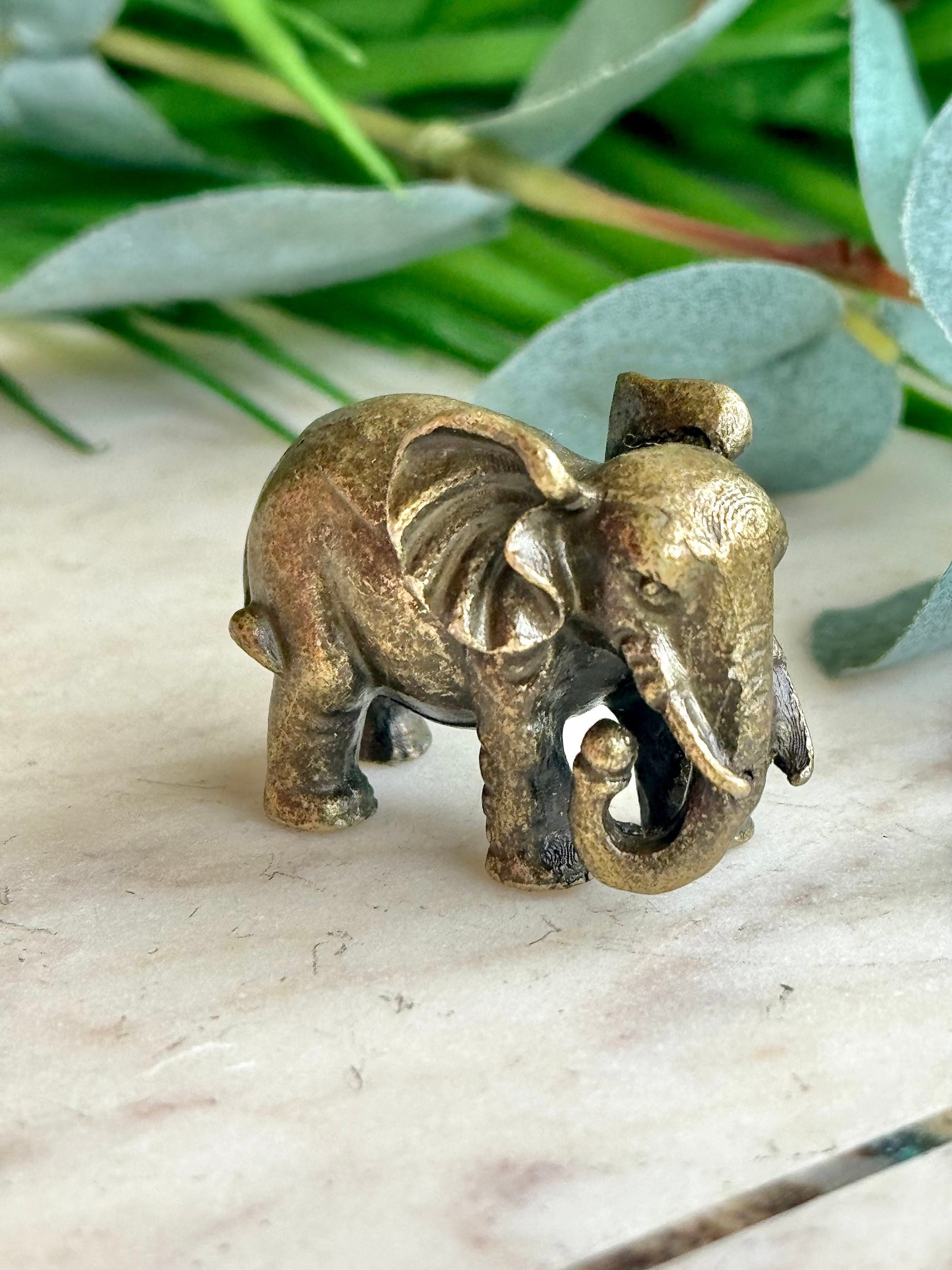 Solid brass Indian elephant figurine, beautiful boho decor, collectible elephant, Animal miniature