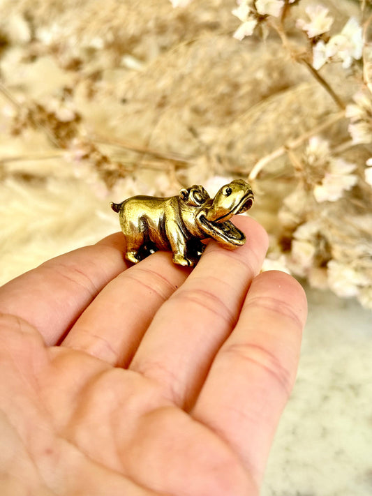 Solid brass Smilling hippo figurine, charming hippopotamus sculpture, safari wildlife, zoo-themed nursery decoration, whimsical adornment