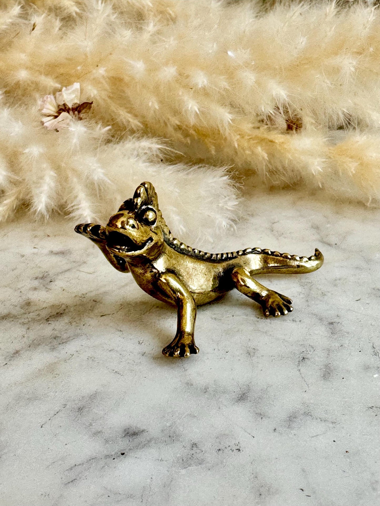 Solid Brass Happy lizard ornament, metal dragon sculpture, monster figurine, Iguana ornament, lizard teapet, metal reptile