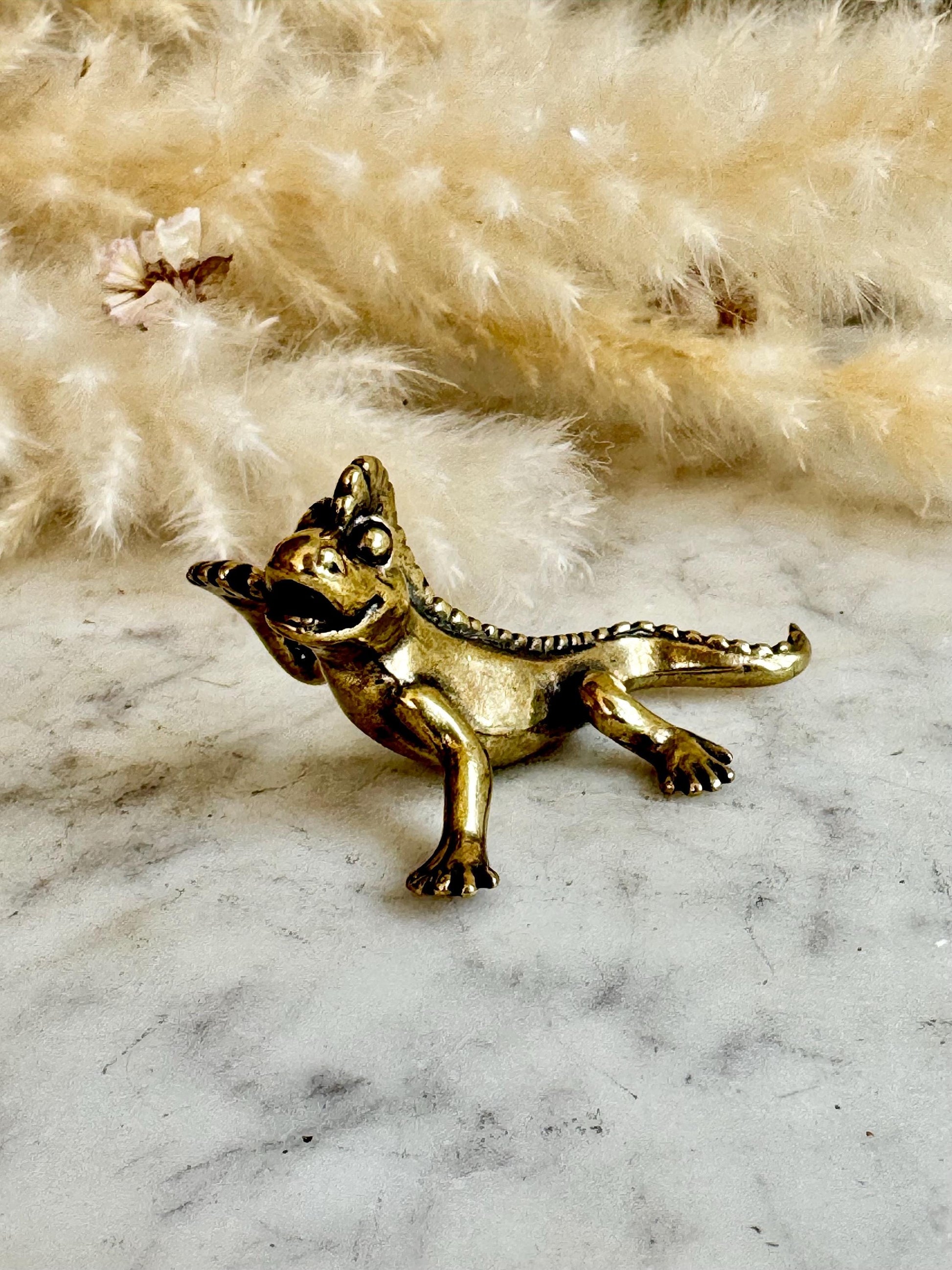 Solid Brass Happy lizard ornament, metal dragon sculpture, monster figurine, Iguana ornament, lizard teapet, metal reptile