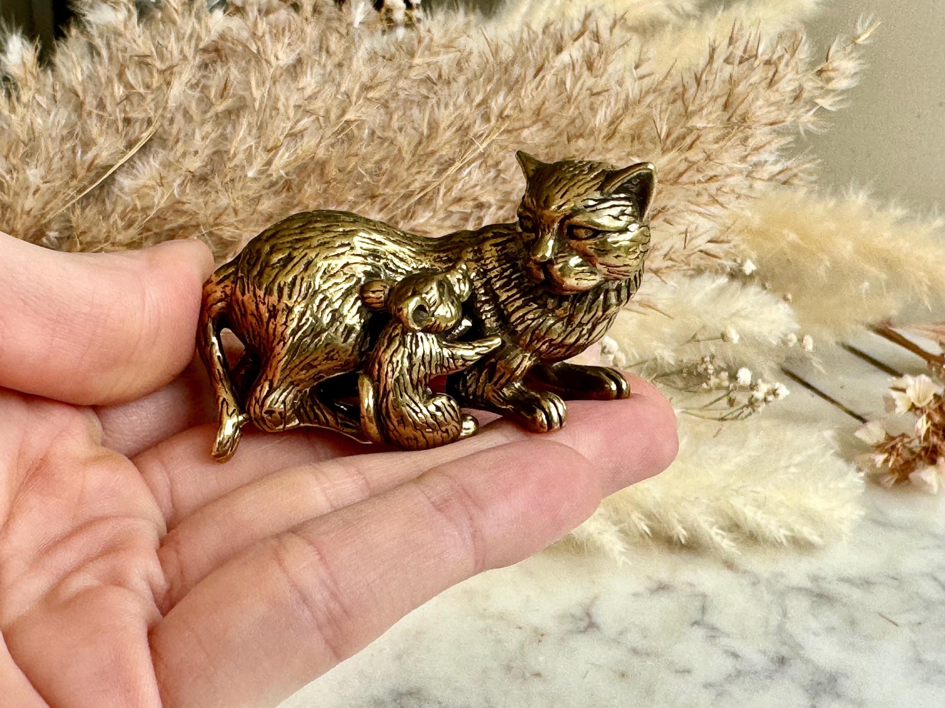 Solid Brass Cat with a mouse, resting cat metal figurine, solid brass cat friendship statue, traditional style kitten miniature, cat lover g