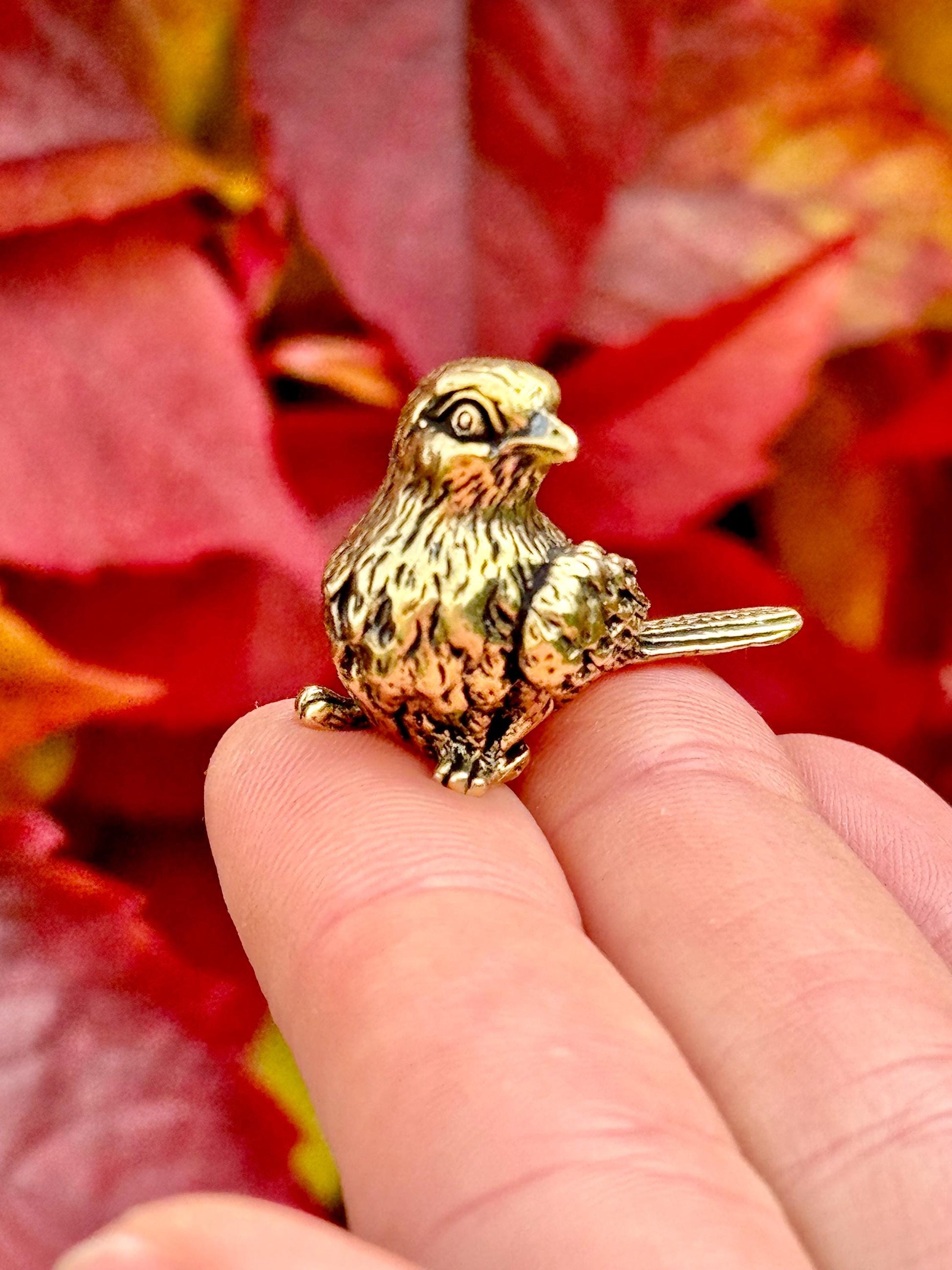 Tiny Solid Brass Bird Figurine – Lifelike Tit Bird Statue, Perfect Gift for Bird Lovers & Home Decor