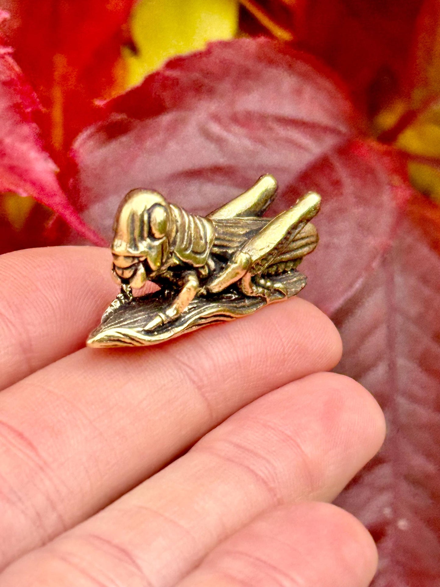 Fine lifelike Solid brass buzzing grasshopper figurine, Tiny Cricket Miniature, insect Ornament, Plant insect decoration
