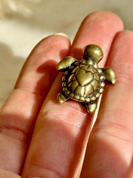 Tiny Love Turtle figurine, Fine solid brass ornament, Turtle with a heart ornament, adorable sea creature gift, tortoise metal ornament