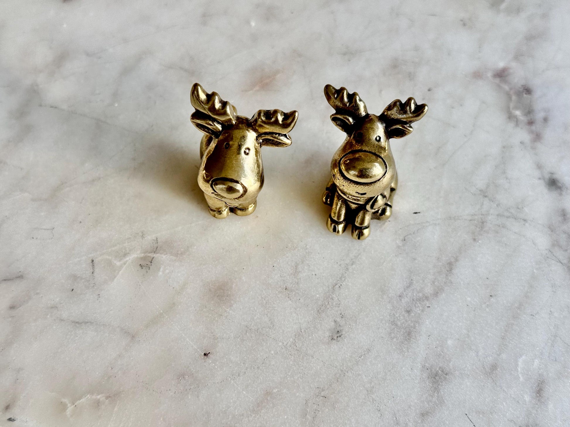 Solid Brass Reindeer Figurines – Delightful Christmas Decorations and Ideal Gift for Adding a Touch of Holiday Spirit