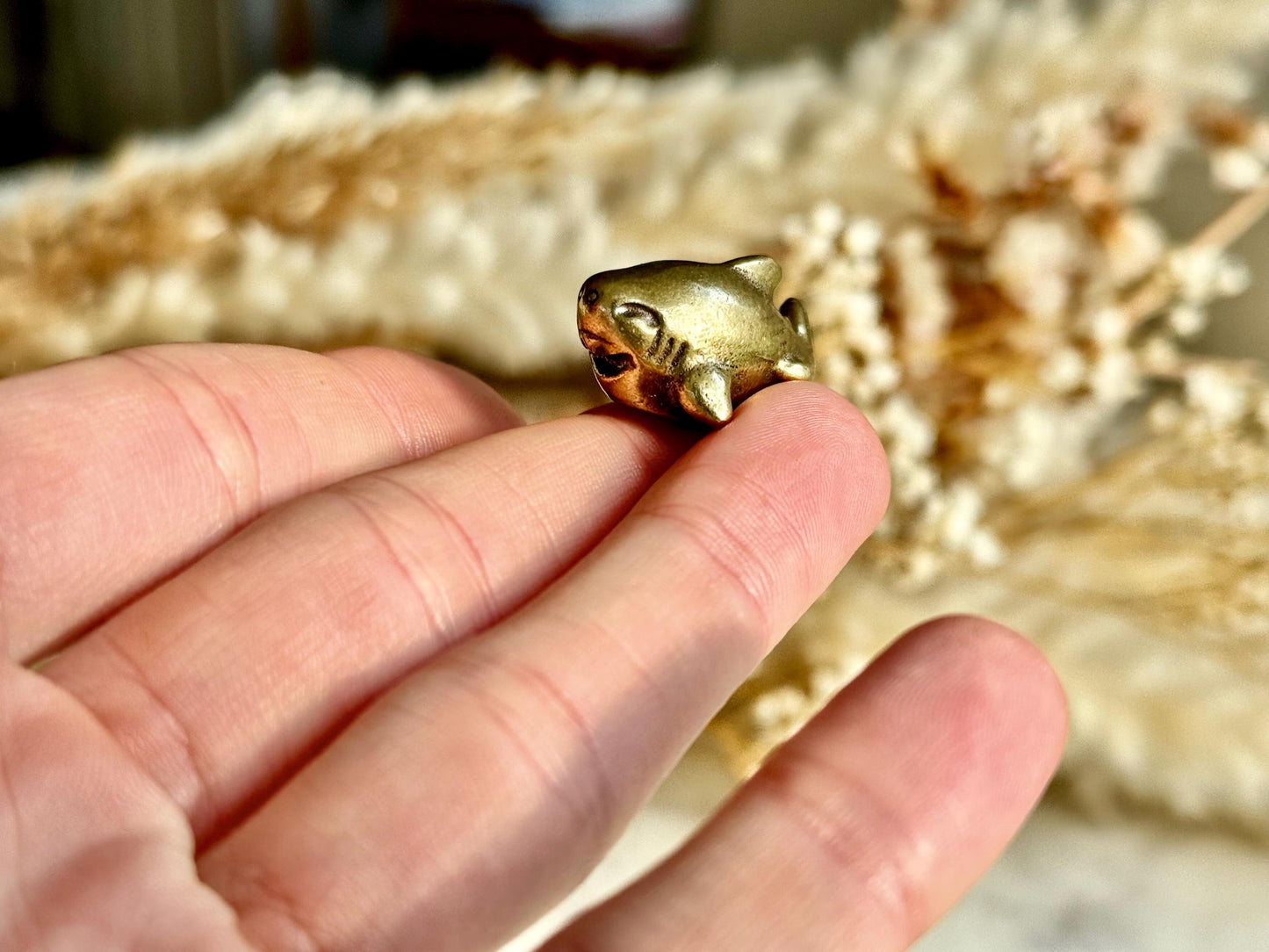 Cute baby Shark Ornamen, Brass craftsmanship solid brass shark sculpture, Happy shark paperweight, metal sea creatures decoration