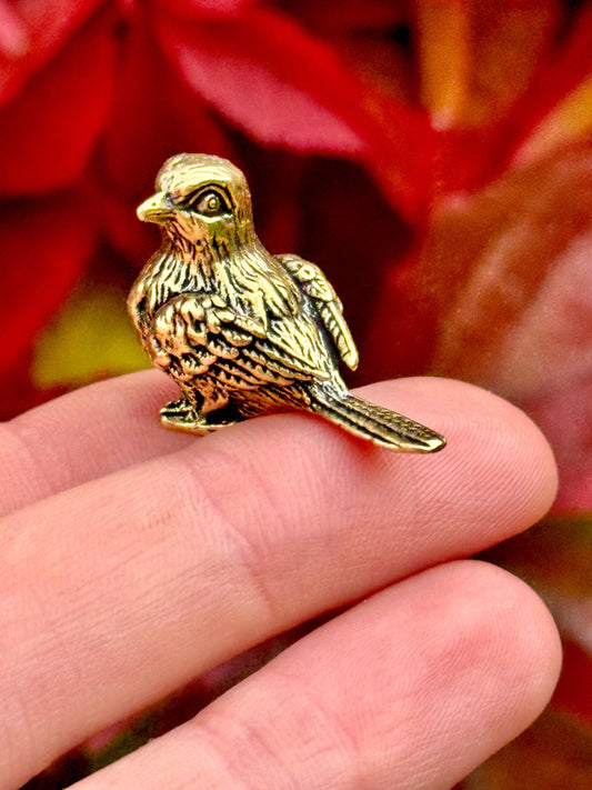 Tiny Solid Brass Bird Figurine – Lifelike Tit Bird Statue, Perfect Gift for Bird Lovers & Home Decor