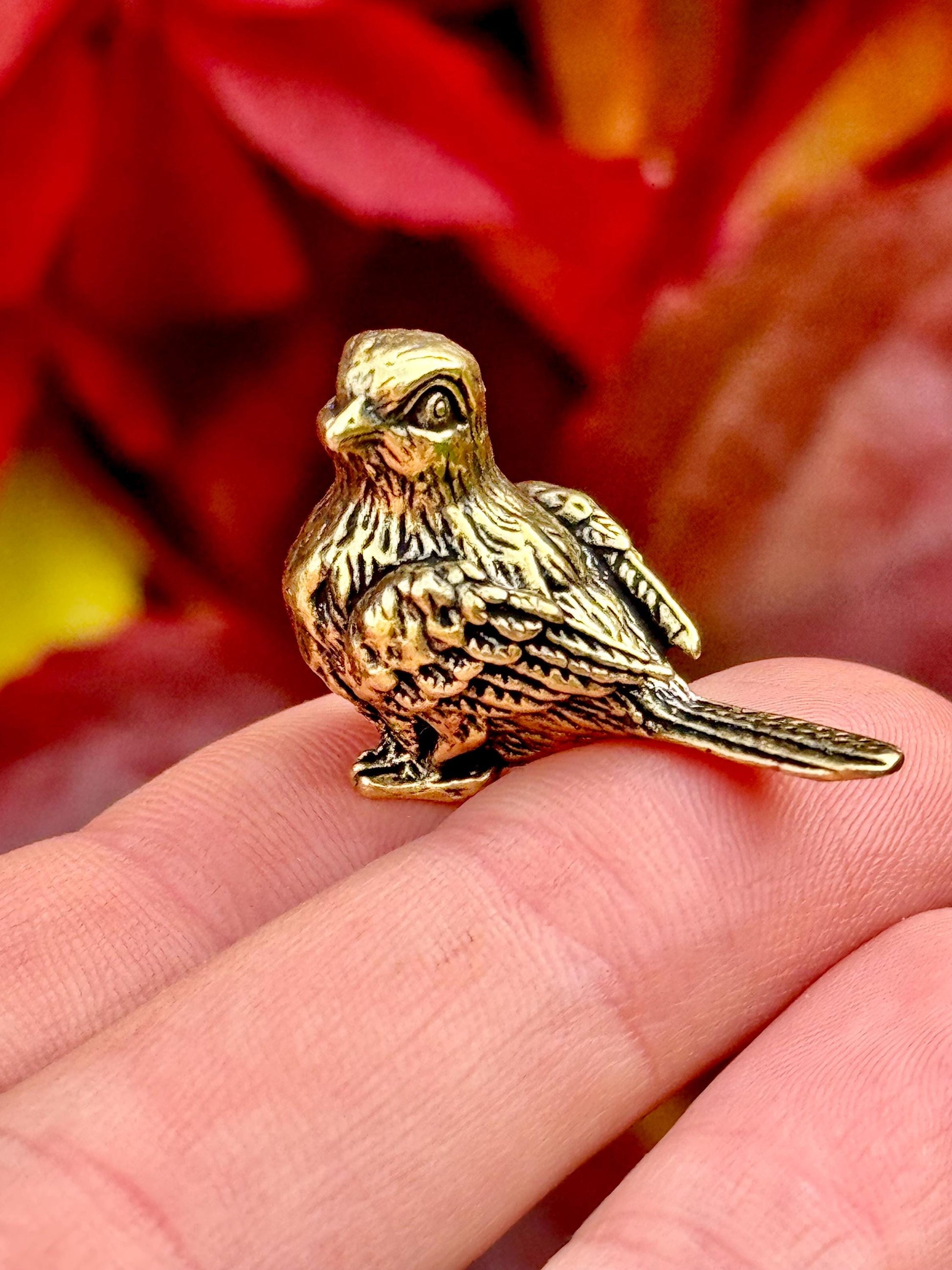 Tiny Solid Brass Bird Figurine – Lifelike Tit Bird Statue, Perfect Gift for Bird Lovers & Home Decor