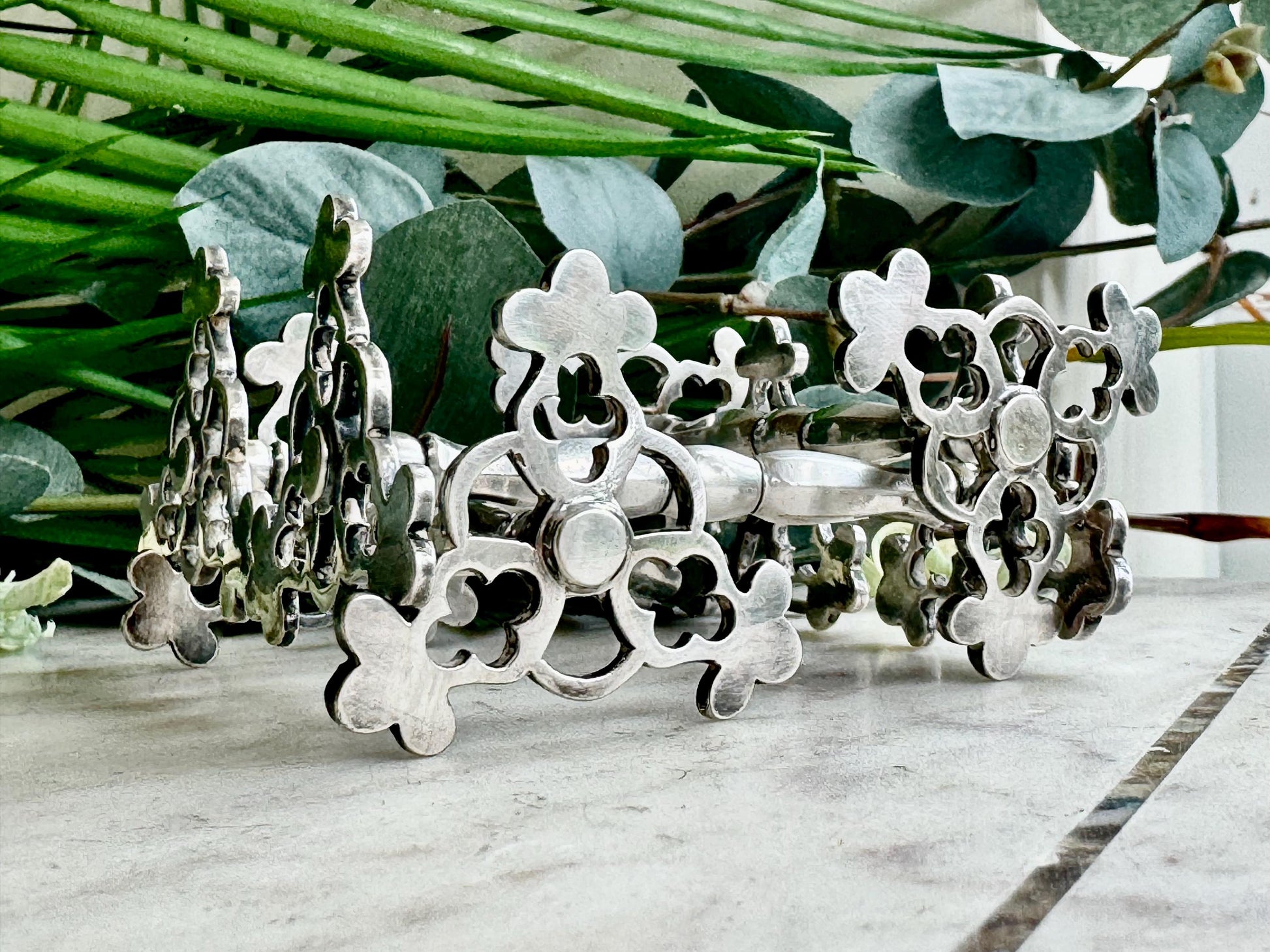 Vintage Set of 4 Silver Plated cutlery rests, english antique, pair of silver plated fleur de lys style cutlery rests, knife spoon holder
