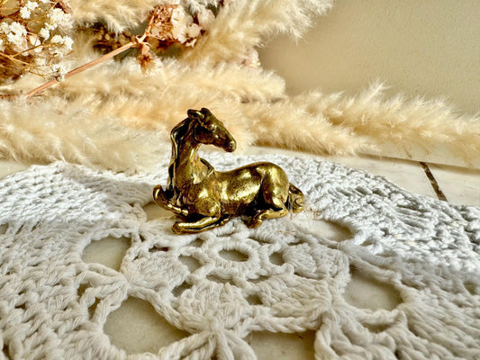Unique style Solid Brass figurine Wild horse, Resting mustang, Stallion statue, Lifelike solid brass figurine, Desktop ornament