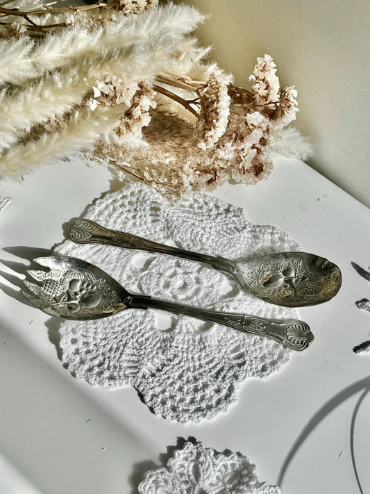 Beautiful Vintage Viners Silver plated Pair of Vintage carved Fruits salad spoons, Vintage Boxed serving set, metalware serving utensil