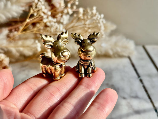 Solid Brass Reindeer Figurines – Delightful Christmas Decorations and Ideal Gift for Adding a Touch of Holiday Spirit